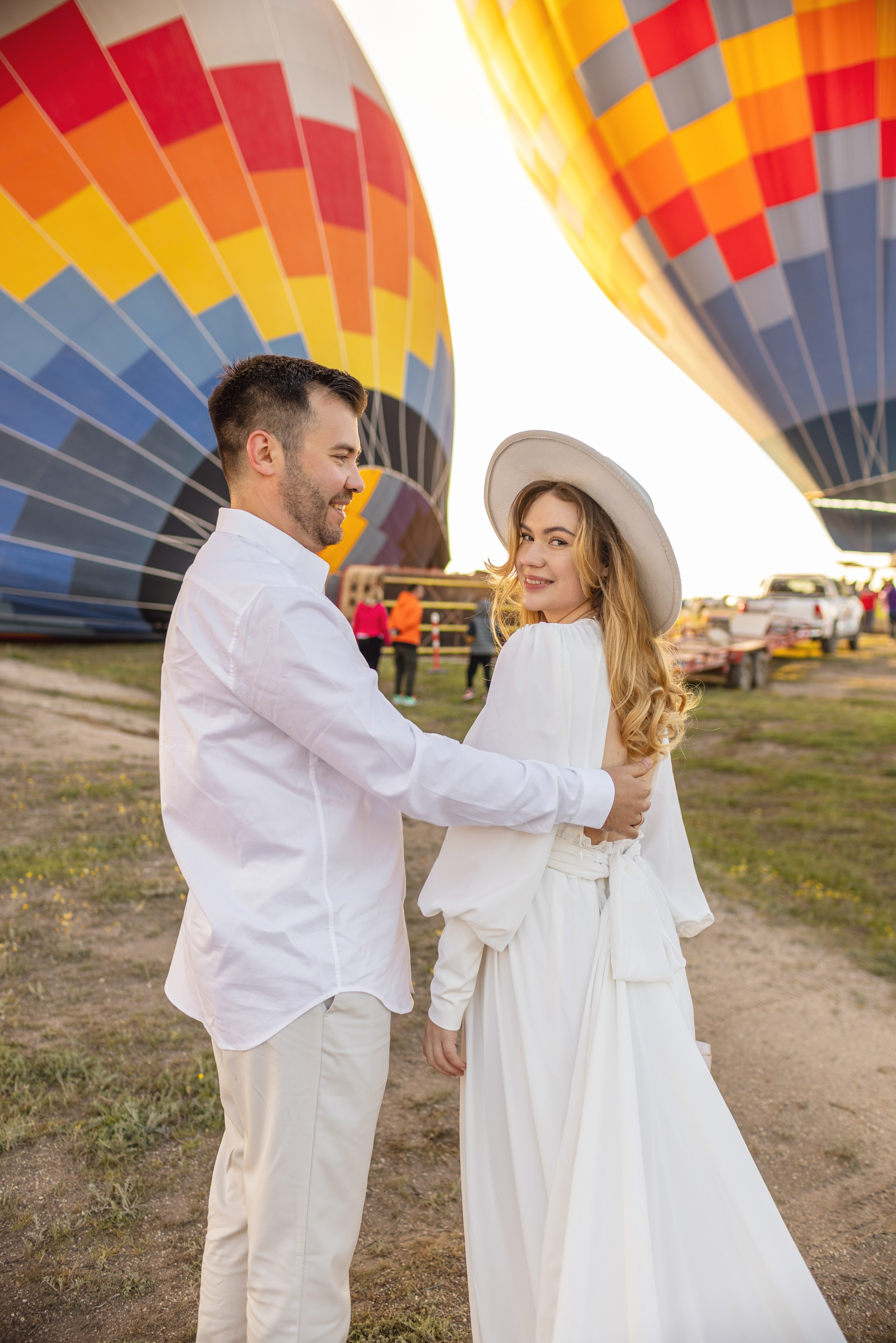 Elegant Wedding Photoshoot with a Flowing Dress and Balloons in Cappadocia. Julia Ganch I Fashion Wedding Photography I Cappadocia Turkey