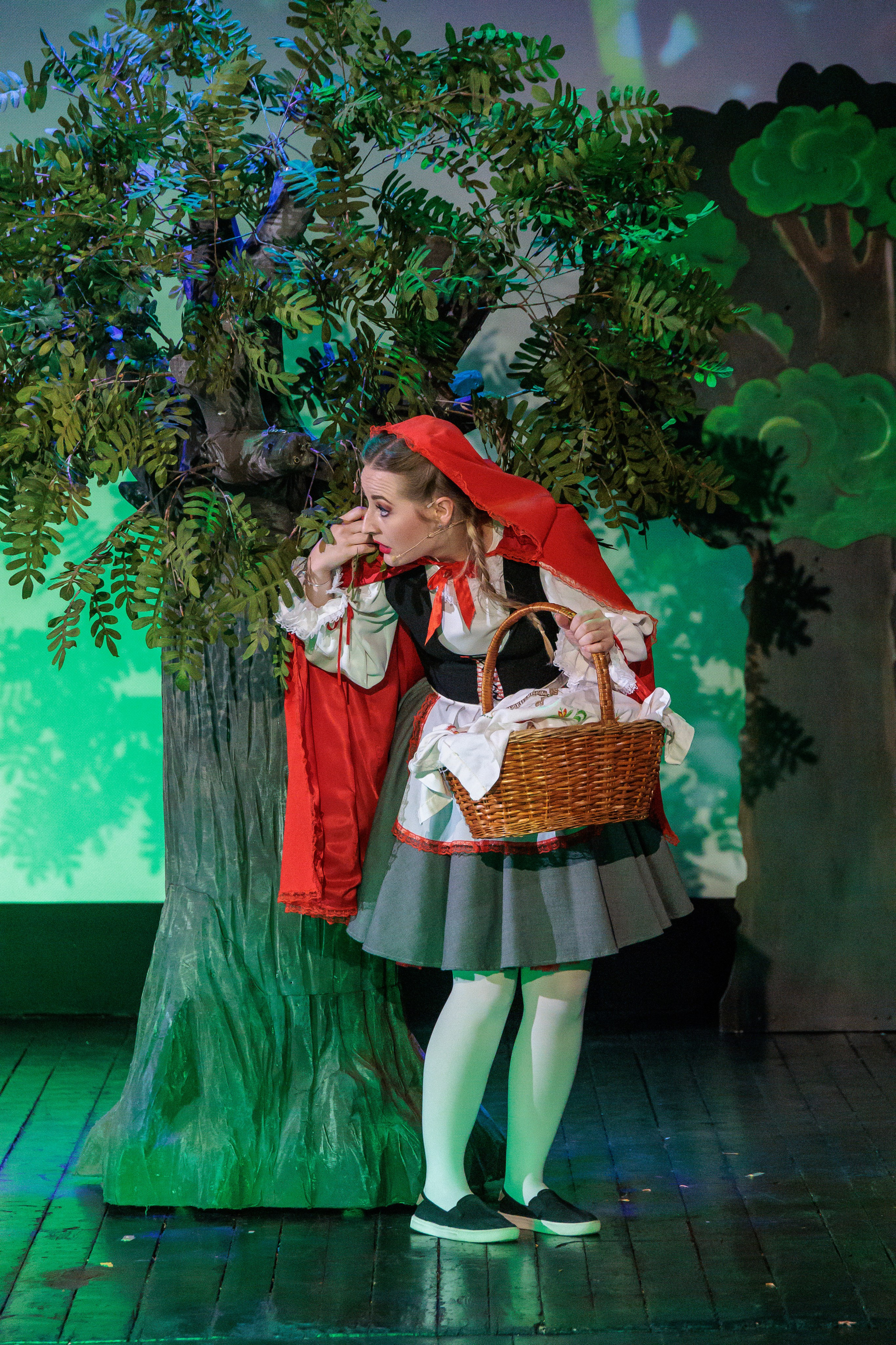 Clounella. Povestea Scufita rosie. ✔️ Фото Видео на свадьбы и крестины Молдова — Cinematic.md