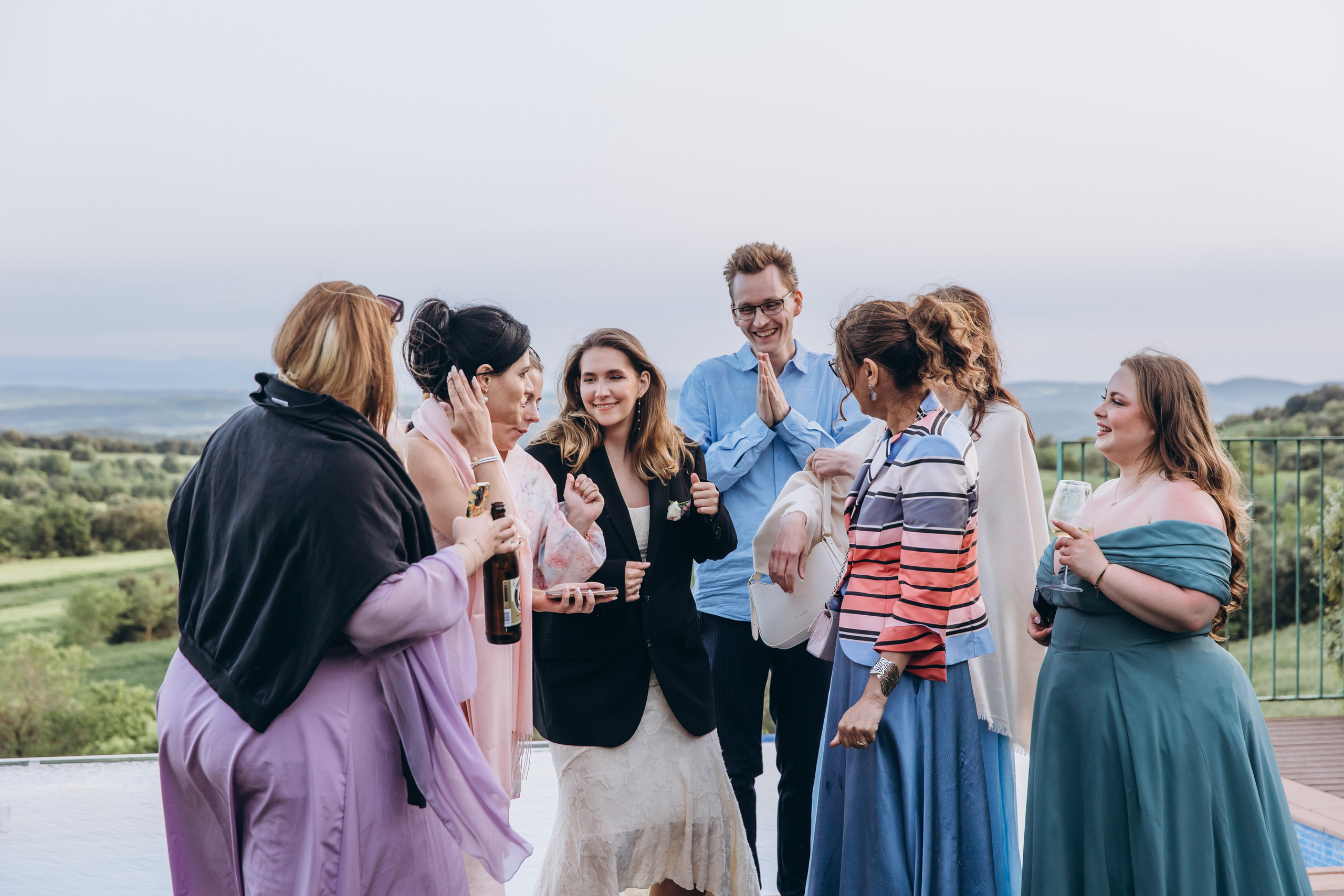 Bride and groom in front of Barcelona Cathedral – timeless wedding photography Spain.