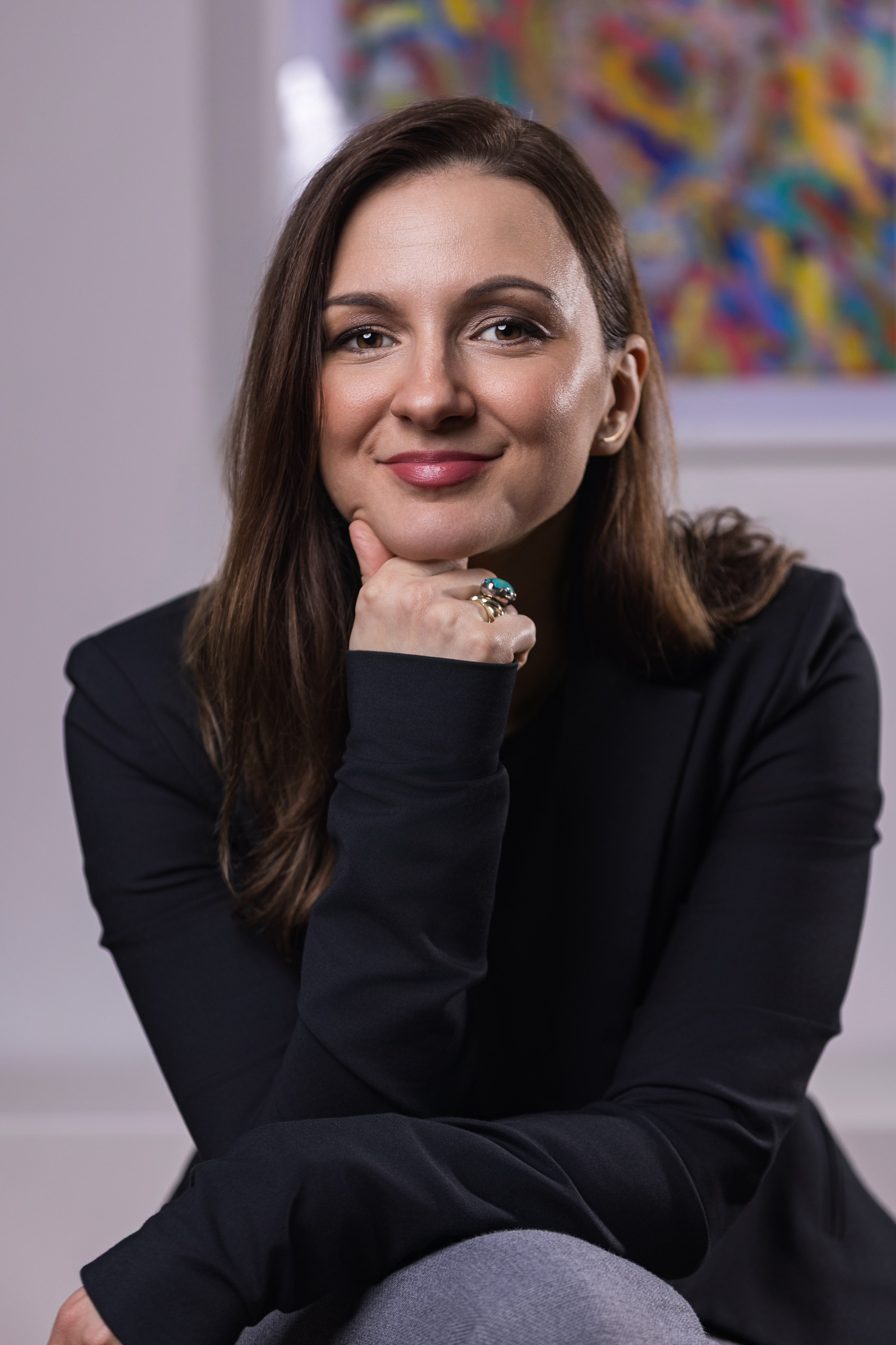 Elegantni portret fotografisan u kućnom ambijentu