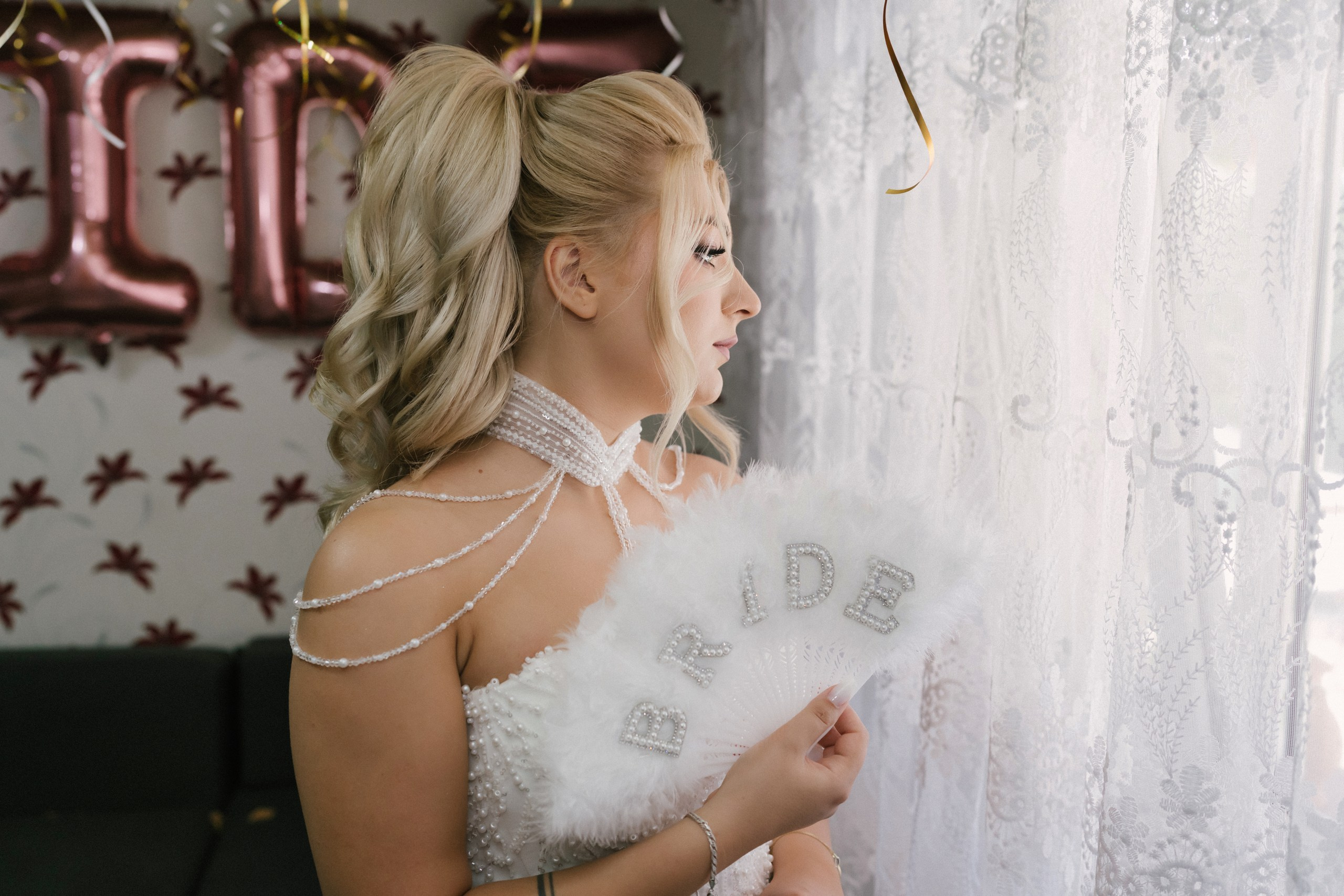 - mireasă Lavinia pregătire casa părintească Hârlău- mire Mihai pregătire Flămânzi cavalerii de onoare- fotograf nuntă Casa Jorovlea- ședință foto miri Mihai și Lavinia- nuntă elegantă Casa Jorovlea- fotografie de nuntă naturală România- domnișoare de onoare pregătire mireasă- emoții nuntă biserică- dansul mirilor Casa Jorovlea* fotograf profesionist nuntă Botoșani Iași* fotografie documentară de nuntă- familie și prieteni la nuntă- nași Mihai și Nicoleta nuntă- portret mireasă în lumină naturală- petrecere nuntă Casa Jorovlea- Nuntă Mihai și Lavinia – momente emoționante din ziua nunții, pregătirile mirilor în Hârlău și Flămânzi, ceremonia religioasă și ședința foto realizată de  AlinoFotoStudio -  Mireasa Lavinia în timpul pregătirilor la Hârlău-  Mihai pregătit de cavalerii de onoare în Flămânzi - Ceremonia religioasă a mirilor Mihai și Lavinia-Ședință foto romantică de nuntă Mihai și Lavinia - Dansul mirilor la petrecerea de nuntă -  fotograf nuntă Iași-  fotograf nuntă Botoșani- wedding photography Romania- AlinoFotoStudio - AlinoFotoStudio - Alin Chirilă fotograf - fotograf Botoșani - fotograf Iași - fotograf Hârlău - fotograf Bacău - fotograf Suceava - fotograf București - fotograf Neamț - servicii foto video - fotograf evenimente - fotograf nuntă - fotograf botez - wedding photographer Romania - ședință foto nuntă - fotografie de eveniment - wedding photography - fotografie profesională - fotograf profesionist România- povestitor prin fotografie, servicii foto - video -profesionale