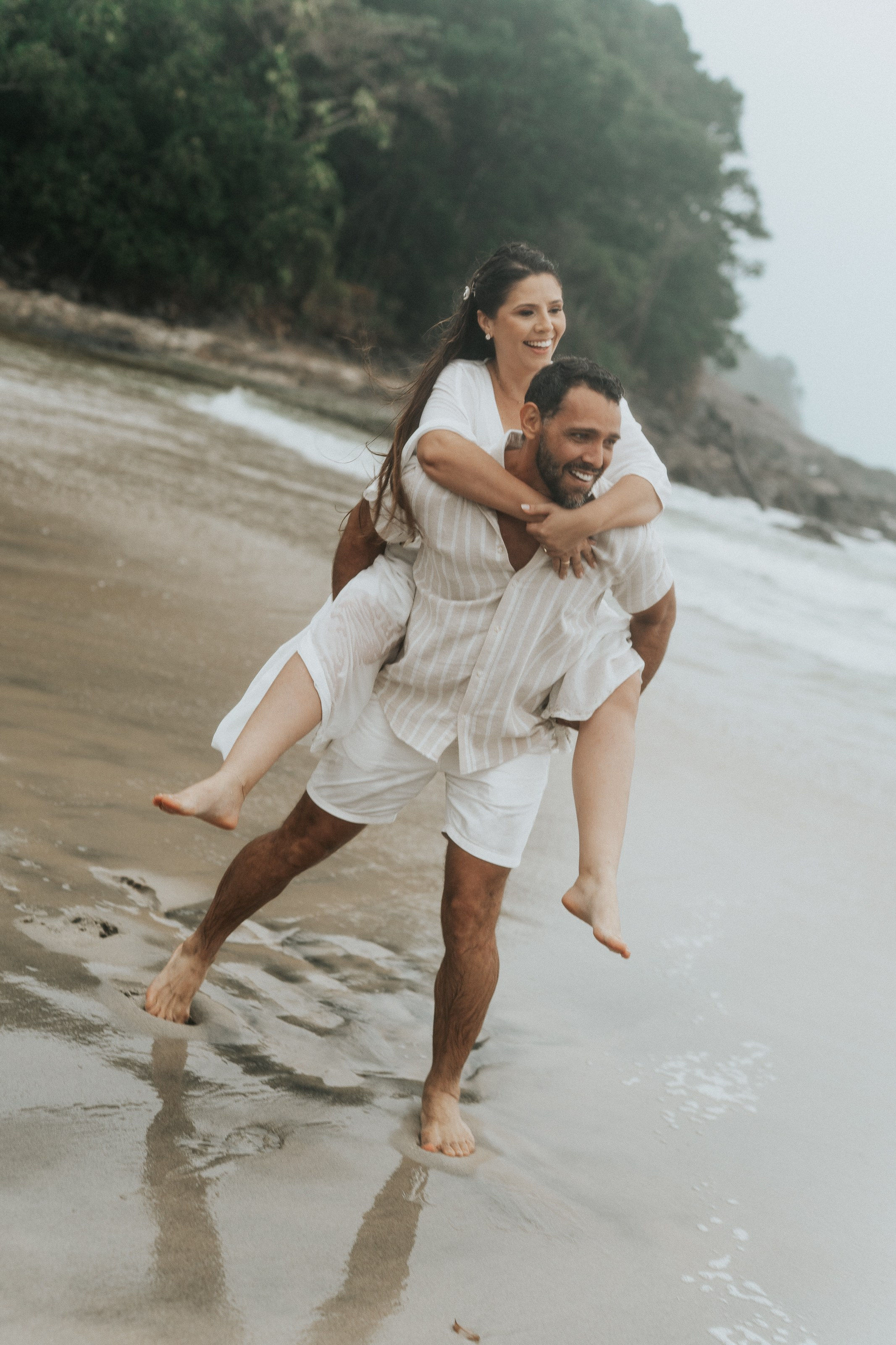 Pré Wedding — Bianca e Maik (Praia Maresias). Fotógrafo de casamento e Filmmaker de casamento