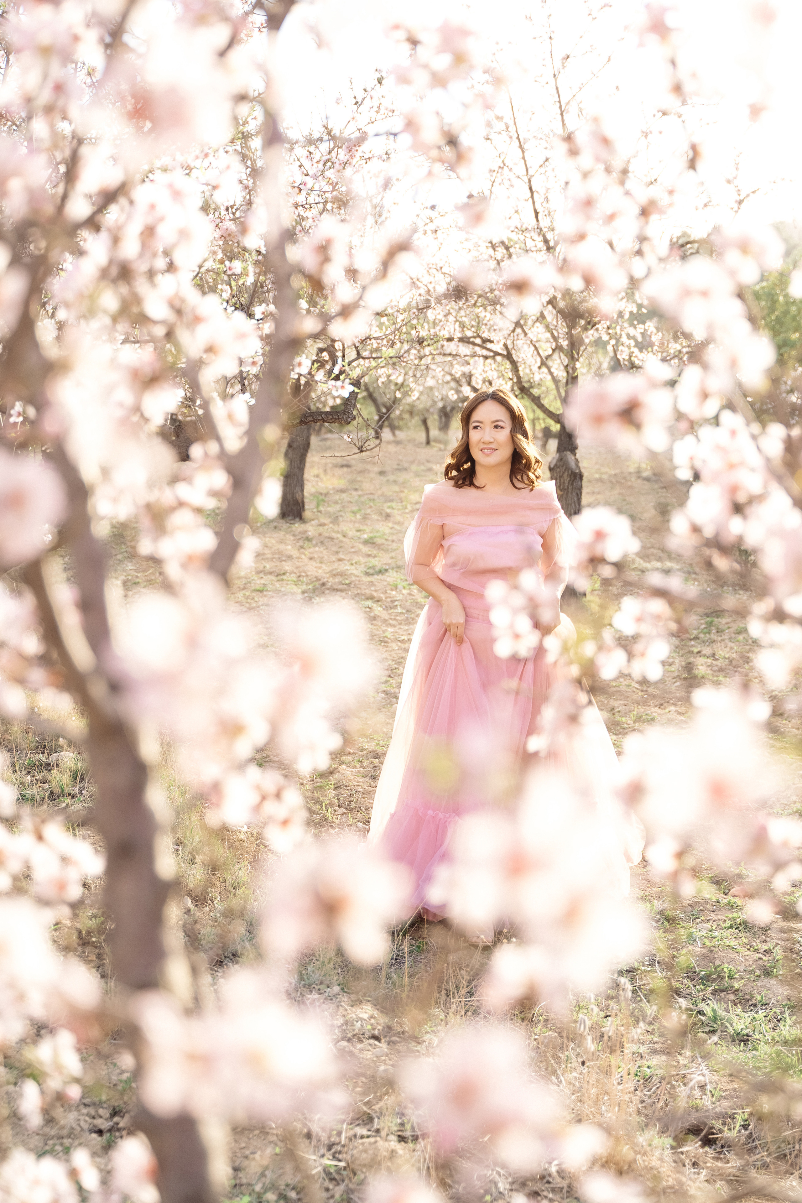 Фотосессия в цветущем миндале. Фотограф и визажист Анастасия Гусарова