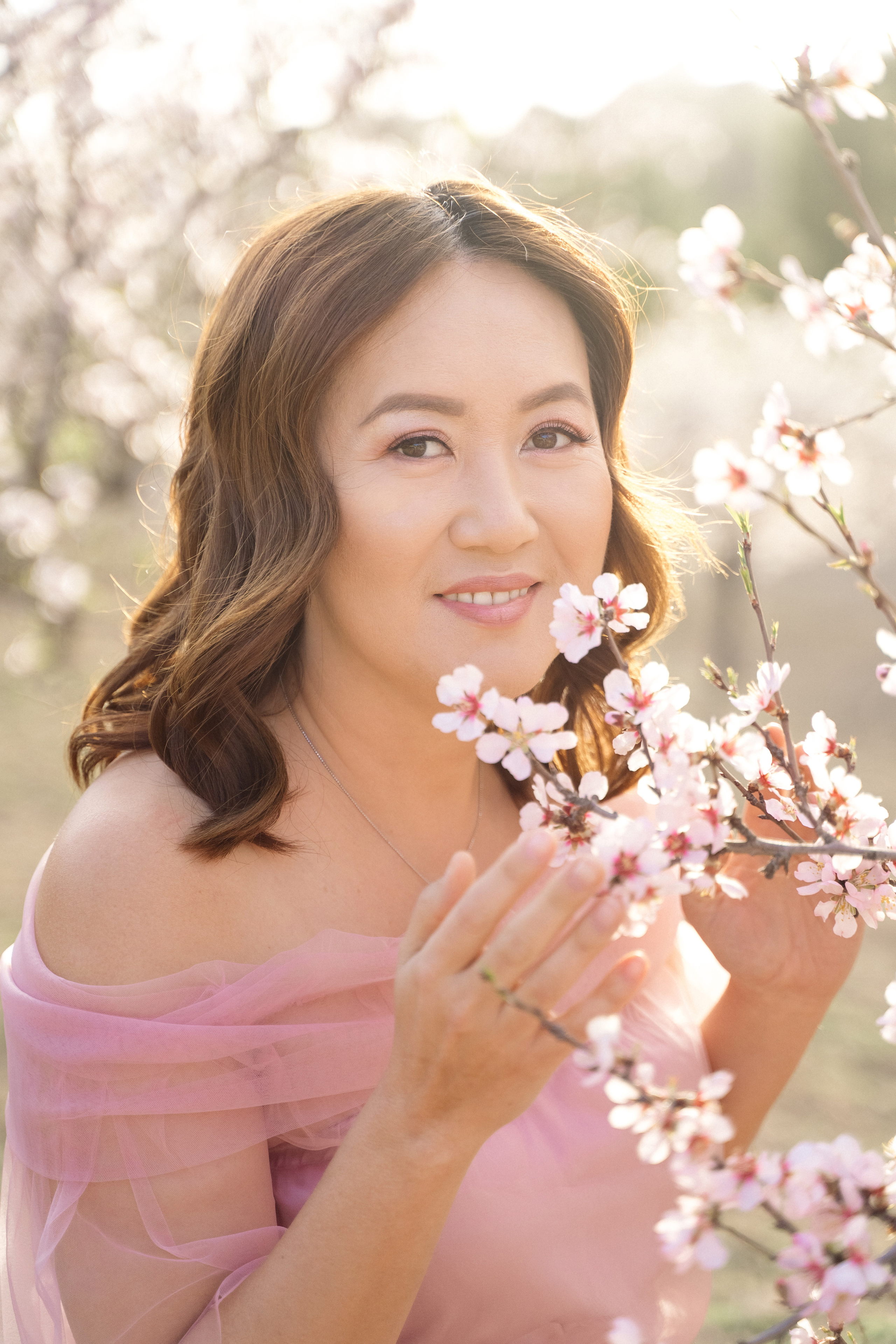 Фотосессия в цветущем миндале. Фотограф и визажист Анастасия Гусарова
