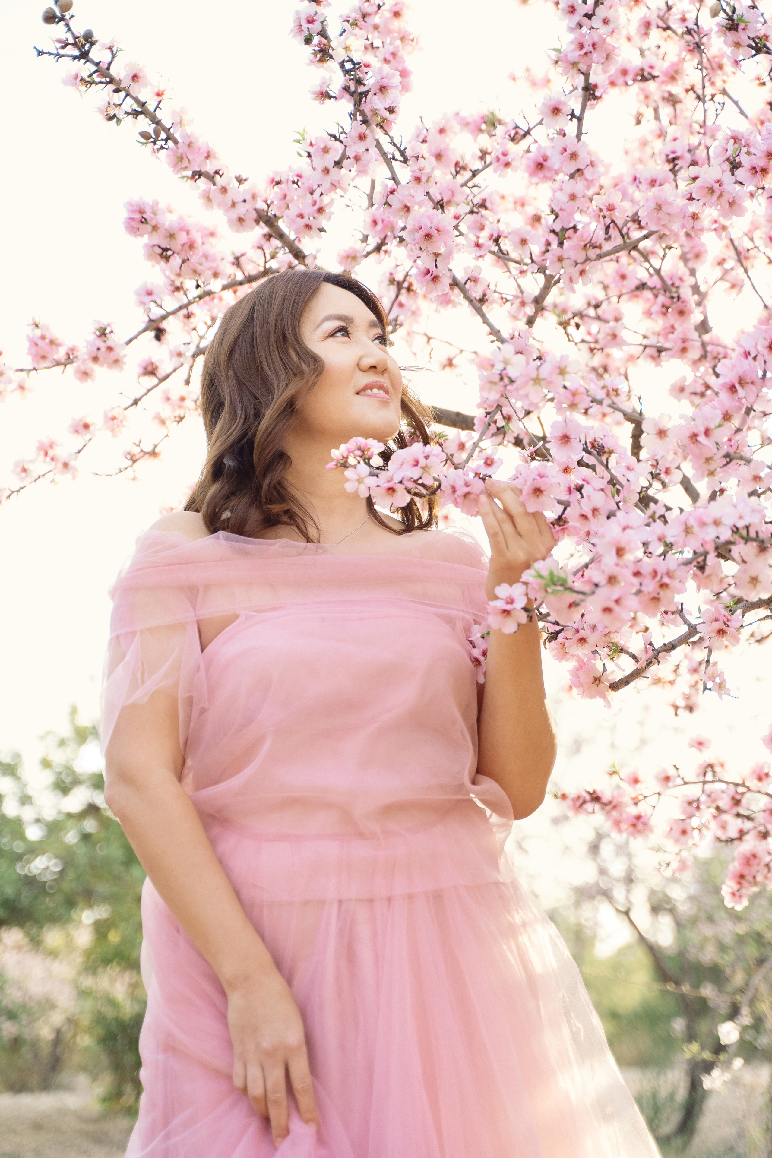Фотосессия в цветущем миндале. Фотограф и визажист Анастасия Гусарова