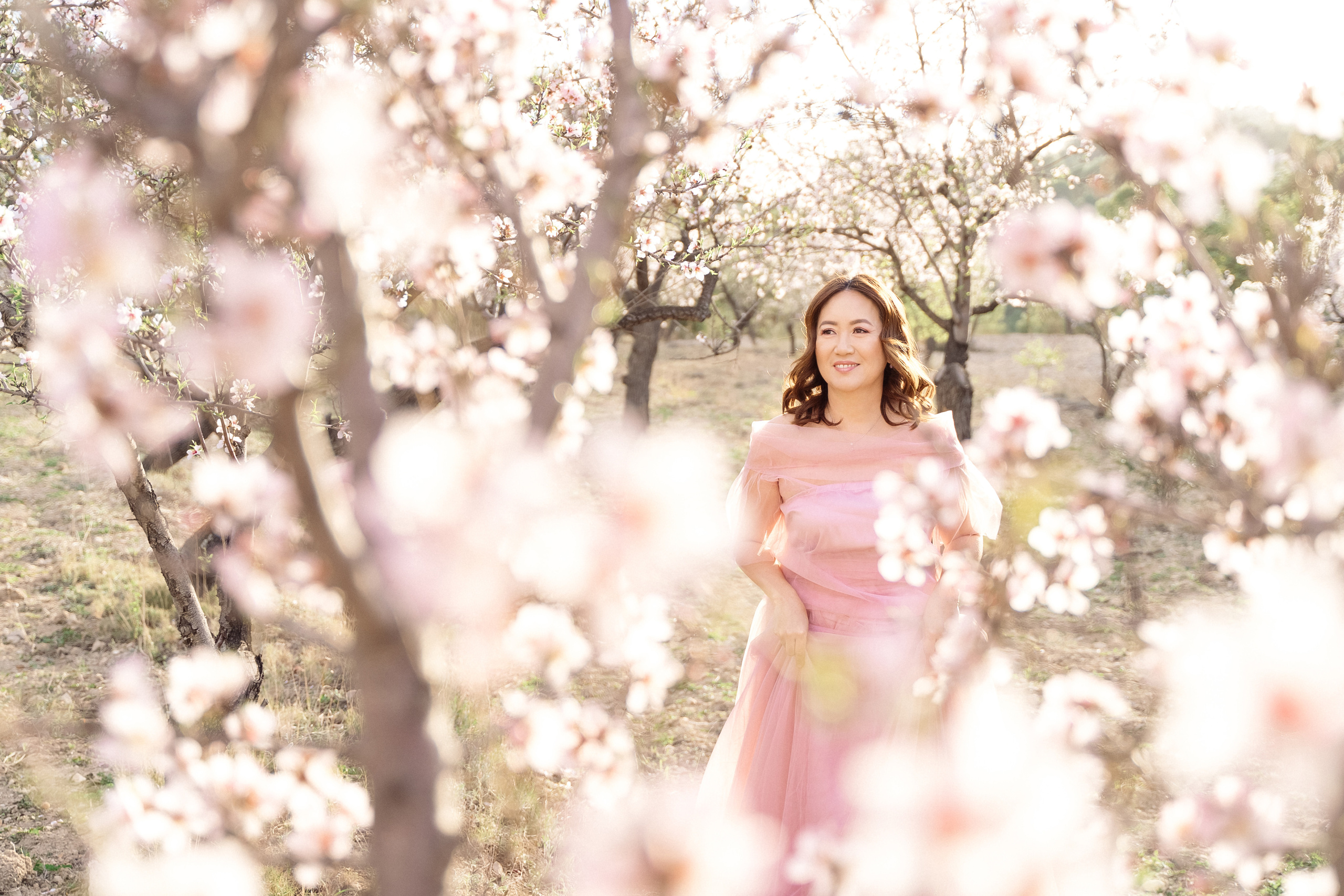 Фотосессия в цветущем миндале. Фотограф и визажист Анастасия Гусарова