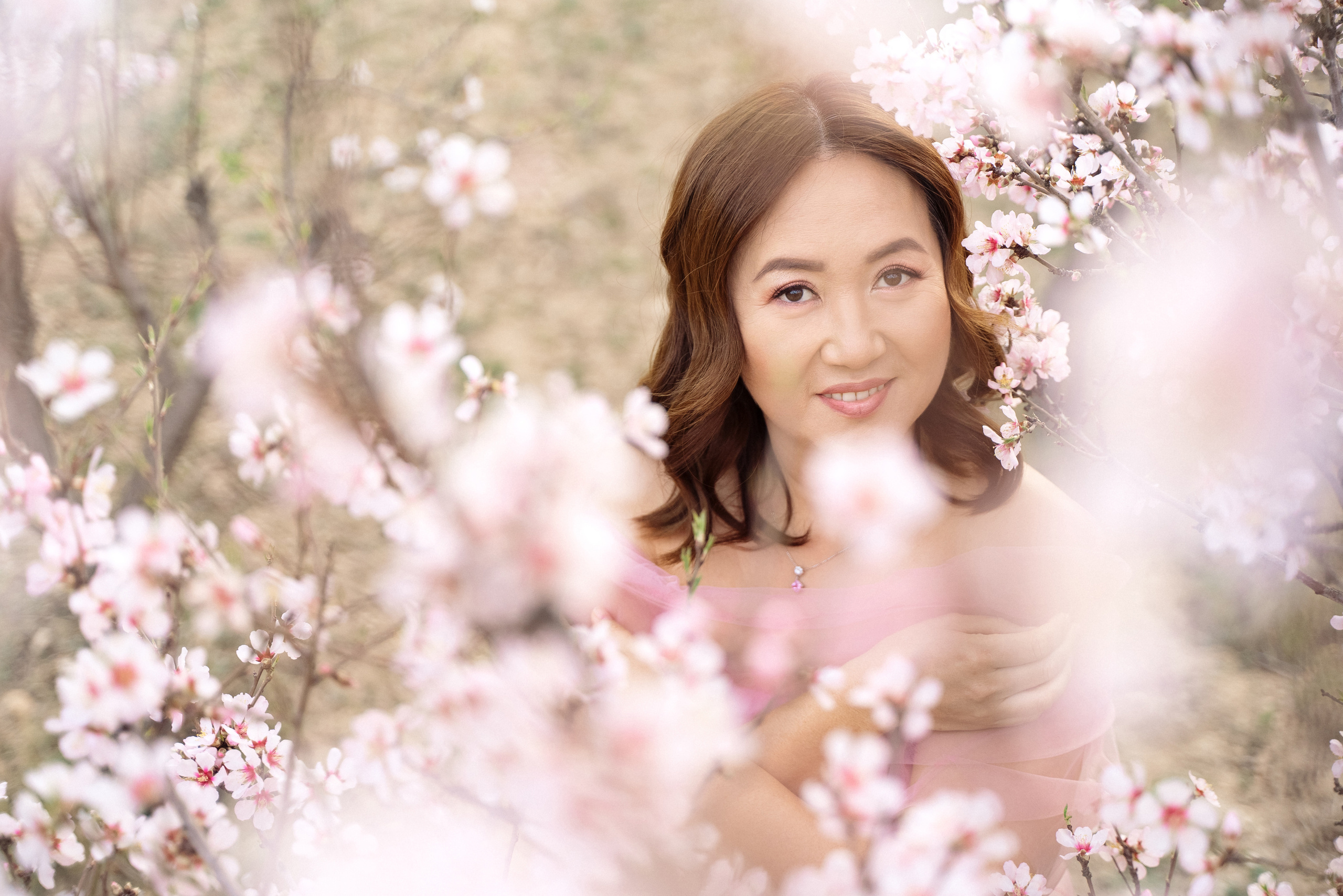 Фотосессия в цветущем миндале. Фотограф и визажист Анастасия Гусарова
