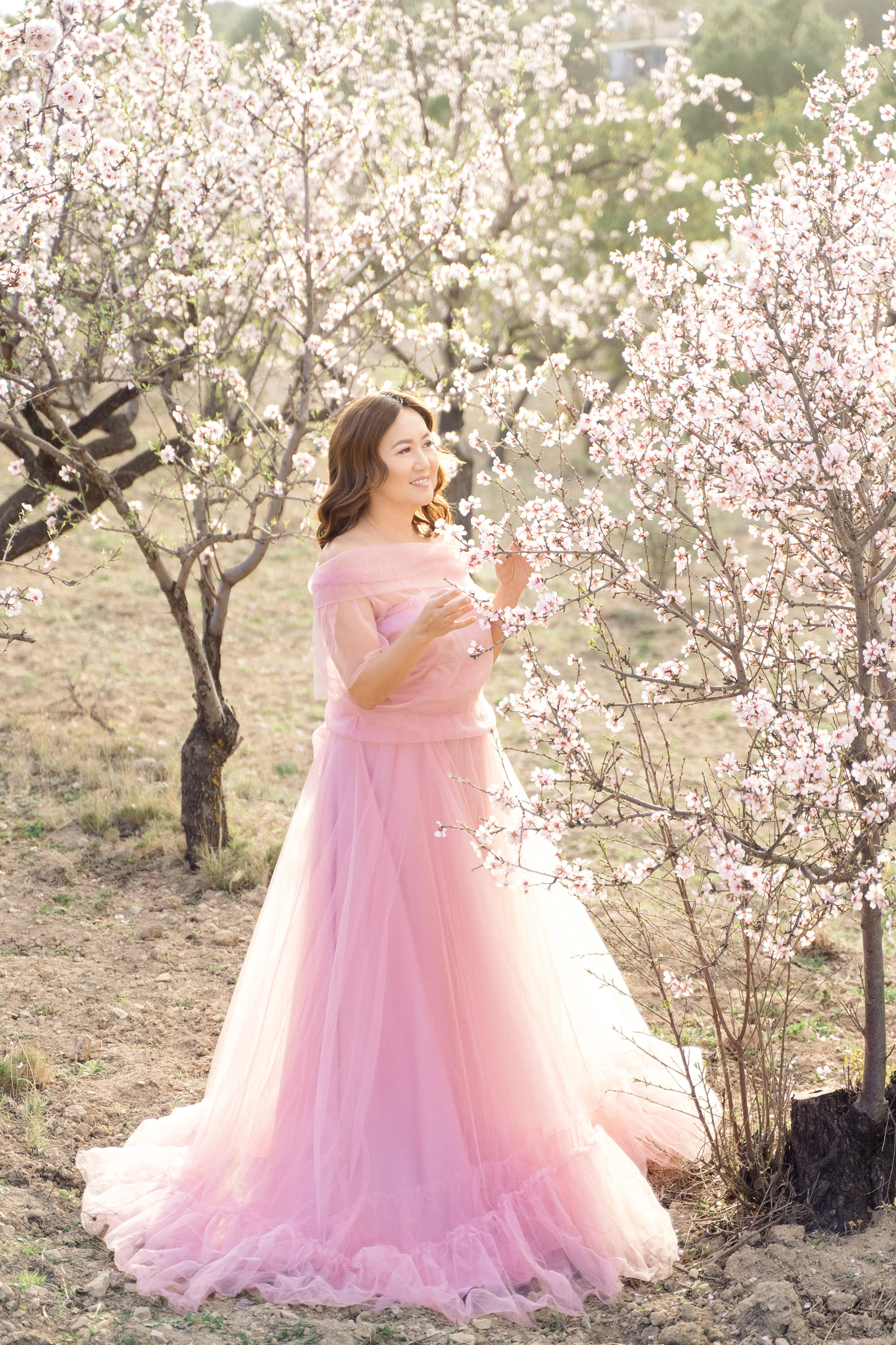 Фотосессия в цветущем миндале. Фотограф и визажист Анастасия Гусарова