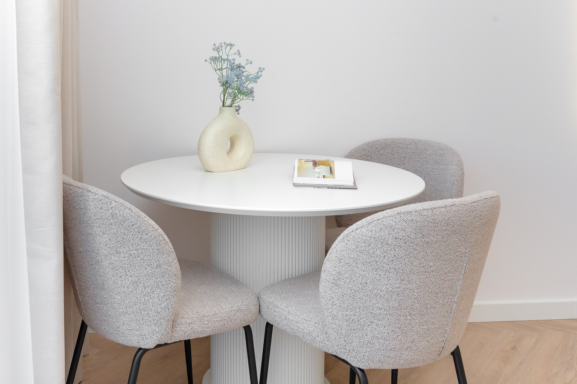 Fotografia nieruchomości, wnętrz, mieszkań, restauracji, biur i apartamentów. Wedding and portrait photographer in Poland Vitali Frozen