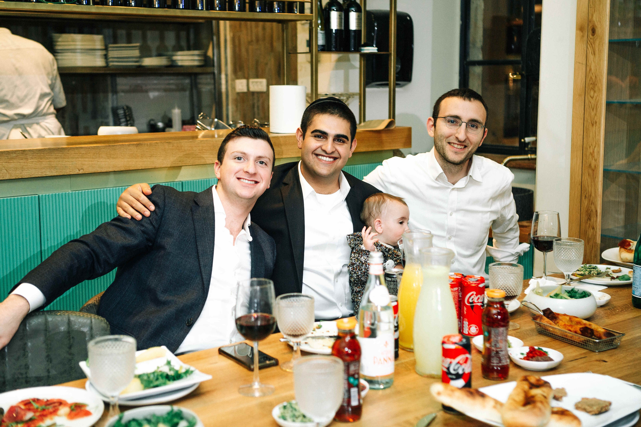 PARTY IN A RESTAURANT WITH THE WHOLE FAMILY. Https://shi-photo.com/