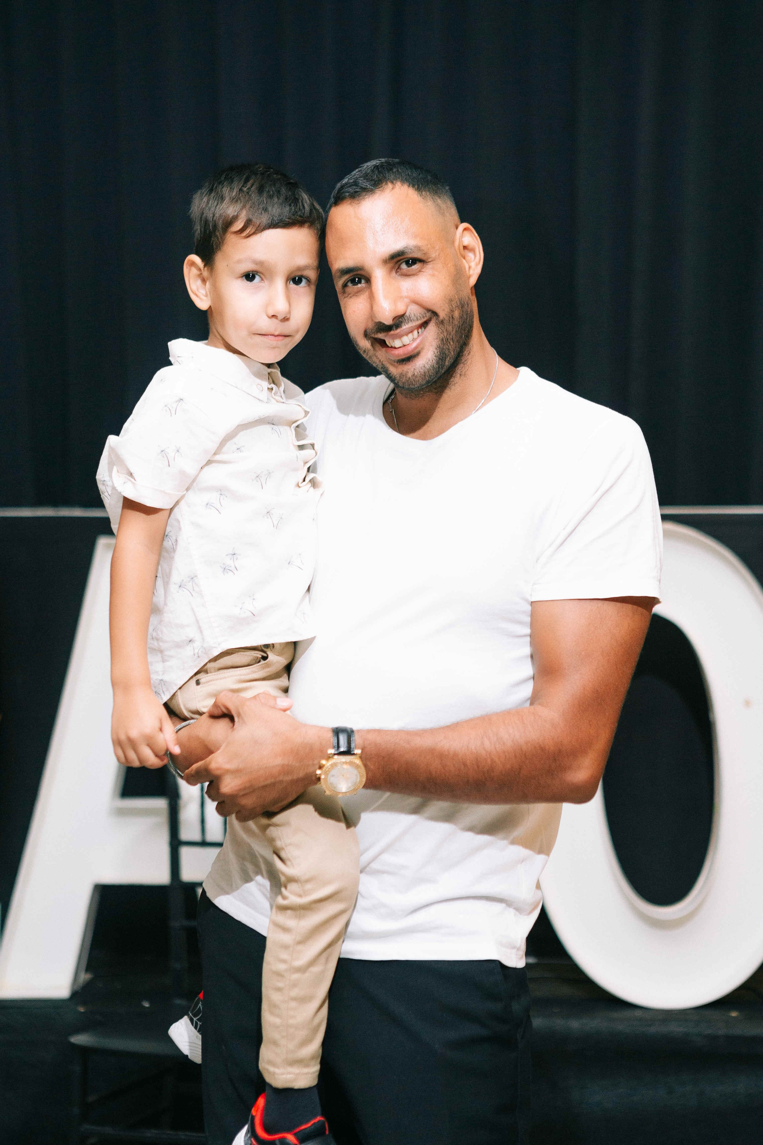 PARTY WITH FRIENDS. Https://shi-photo.com/