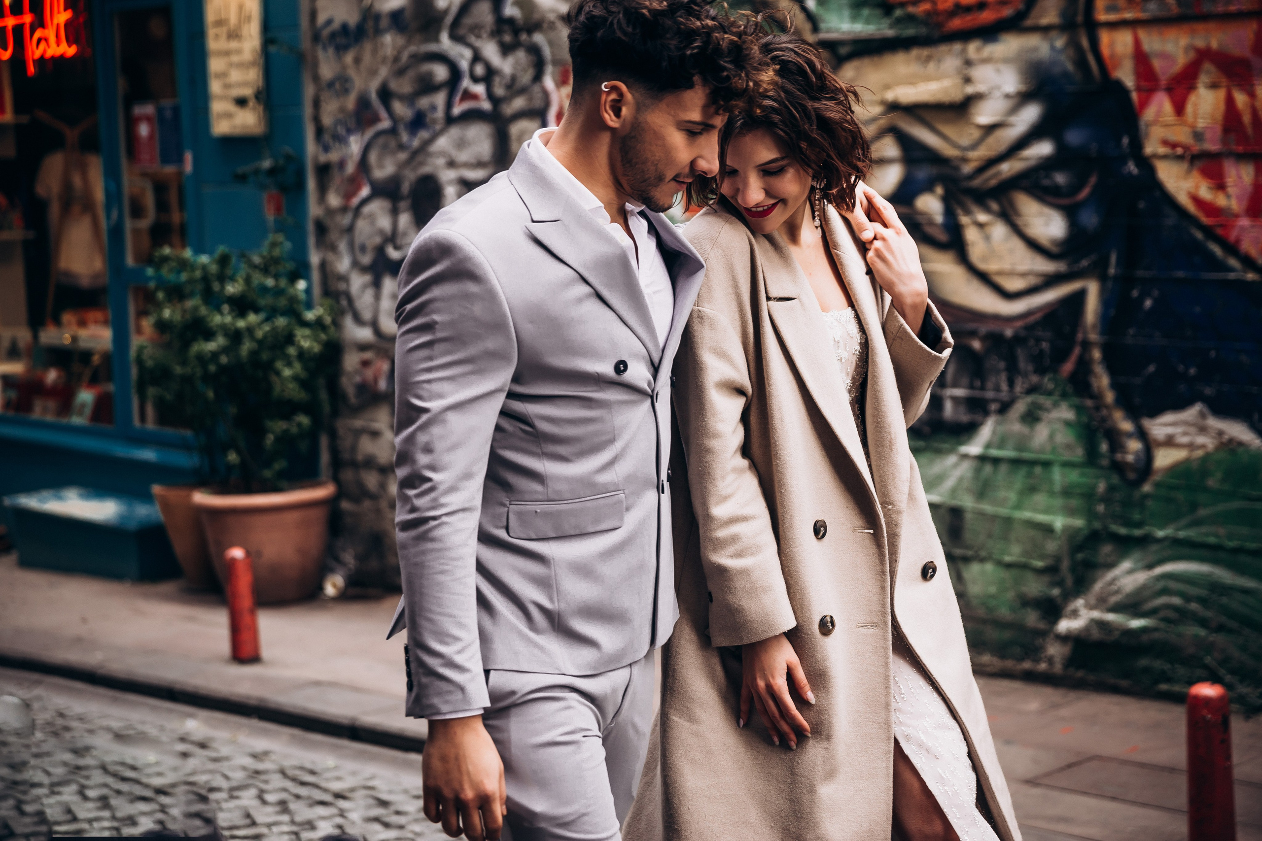 Wedding video Frankfurt – cinematic wedding film at Römer square.