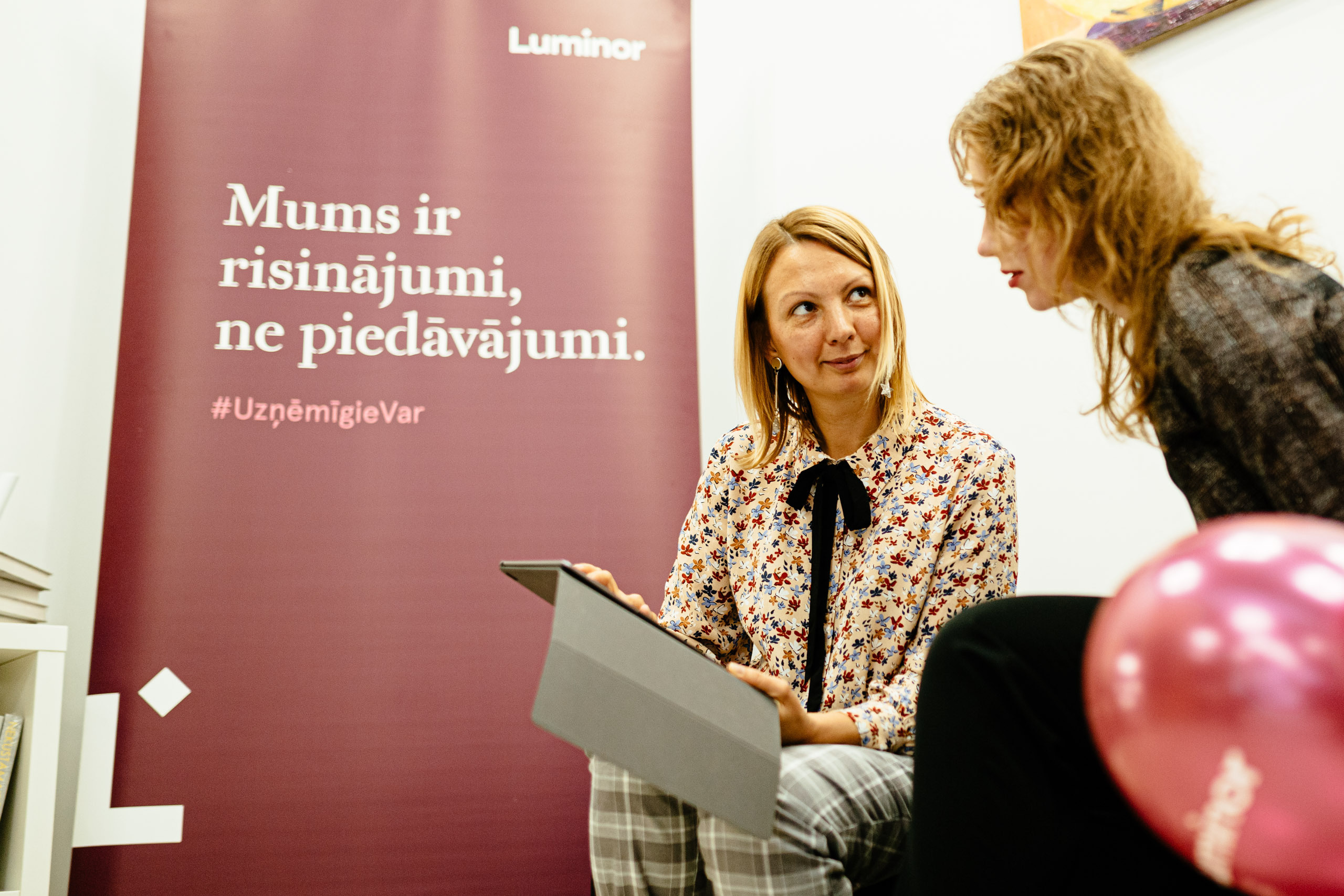 KOMERC PORTRETU FOTOSESIJA UZŅĒMUMA VIDĒ