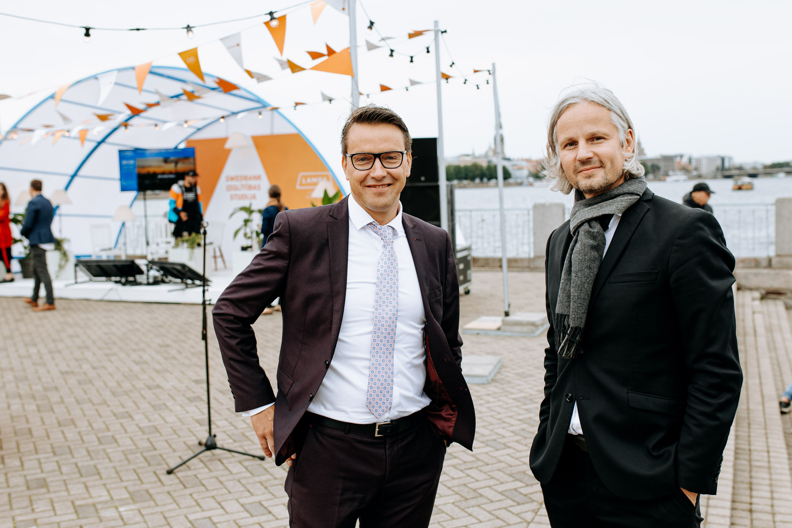 KOMERC PORTRETU FOTOSESIJA UZŅĒMUMA VIDĒ