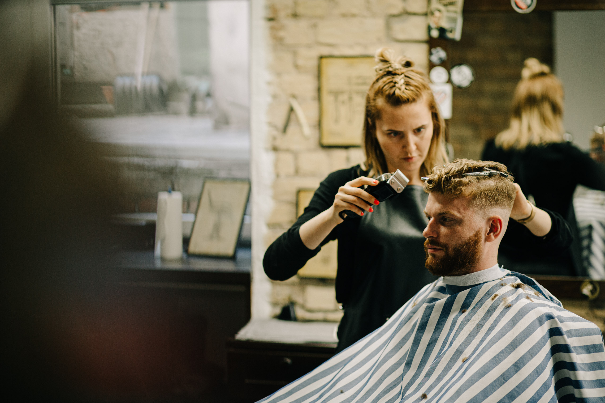 KOMERC PORTRETU FOTOSESIJA UZŅĒMUMA VIDĒ