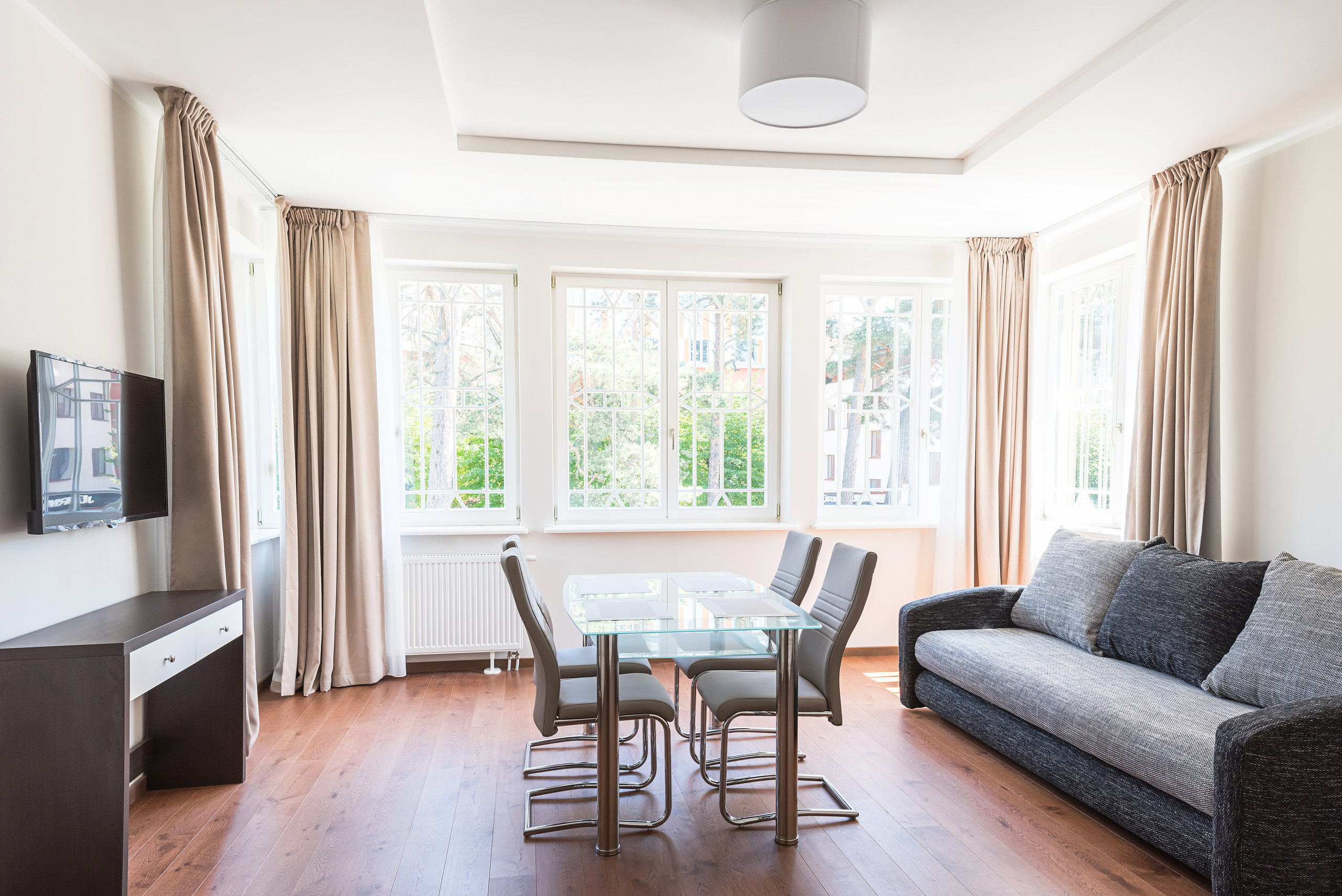 Apart Hotel — Black Pearl. Fotogrāfs Rīgā. Gīmenes, individuālās un dažādu produktu fotosesijas