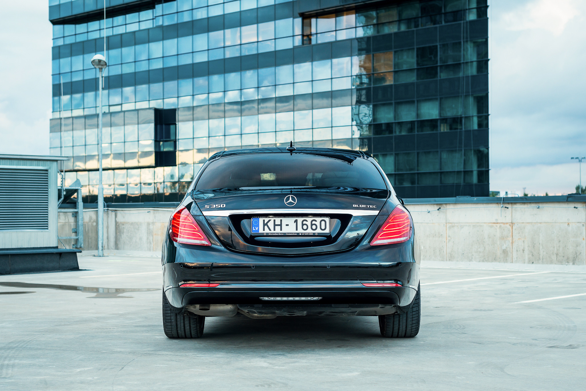 Mercedes S350. Fotogrāfs Rīgā. Gīmenes, individuālās un dažādu produktu fotosesijas