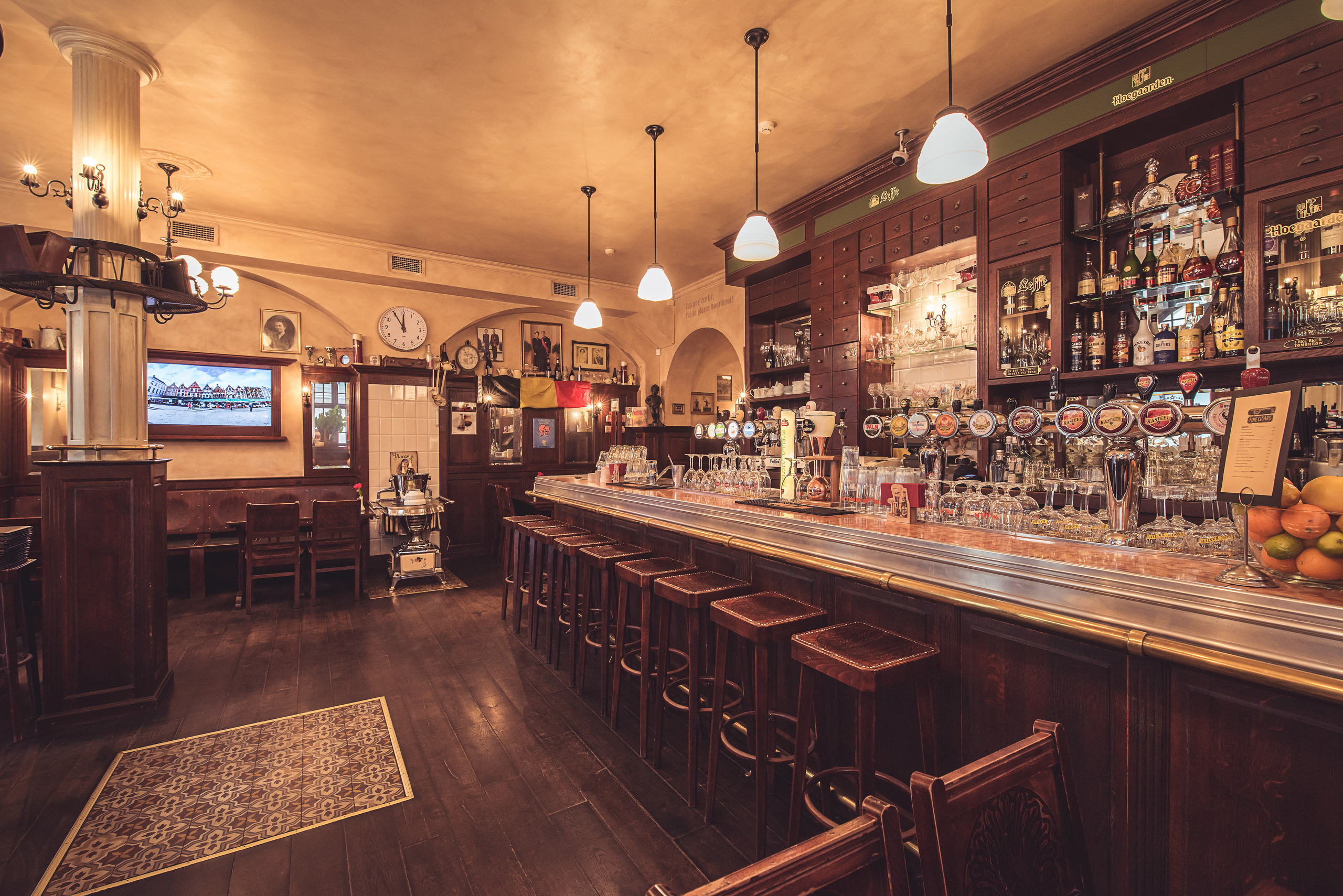 Bon ViVant Beer Pub. Fotogrāfs Rīgā. Gīmenes, individuālās un dažādu produktu fotosesijas