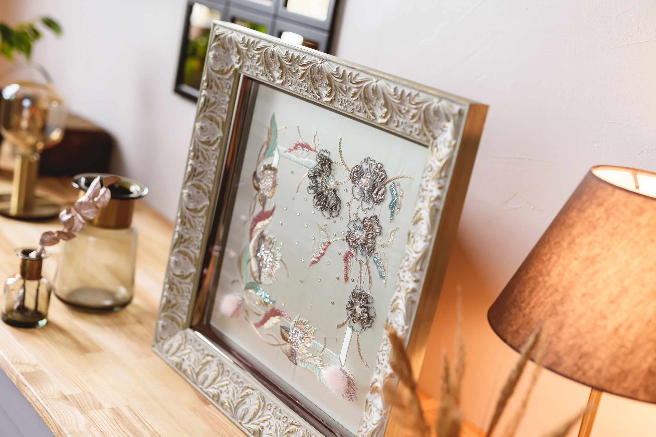 Embroidery of Inga Marita School. Fotogrāfs Rīgā. Gīmenes, individuālās un dažādu produktu fotosesijas