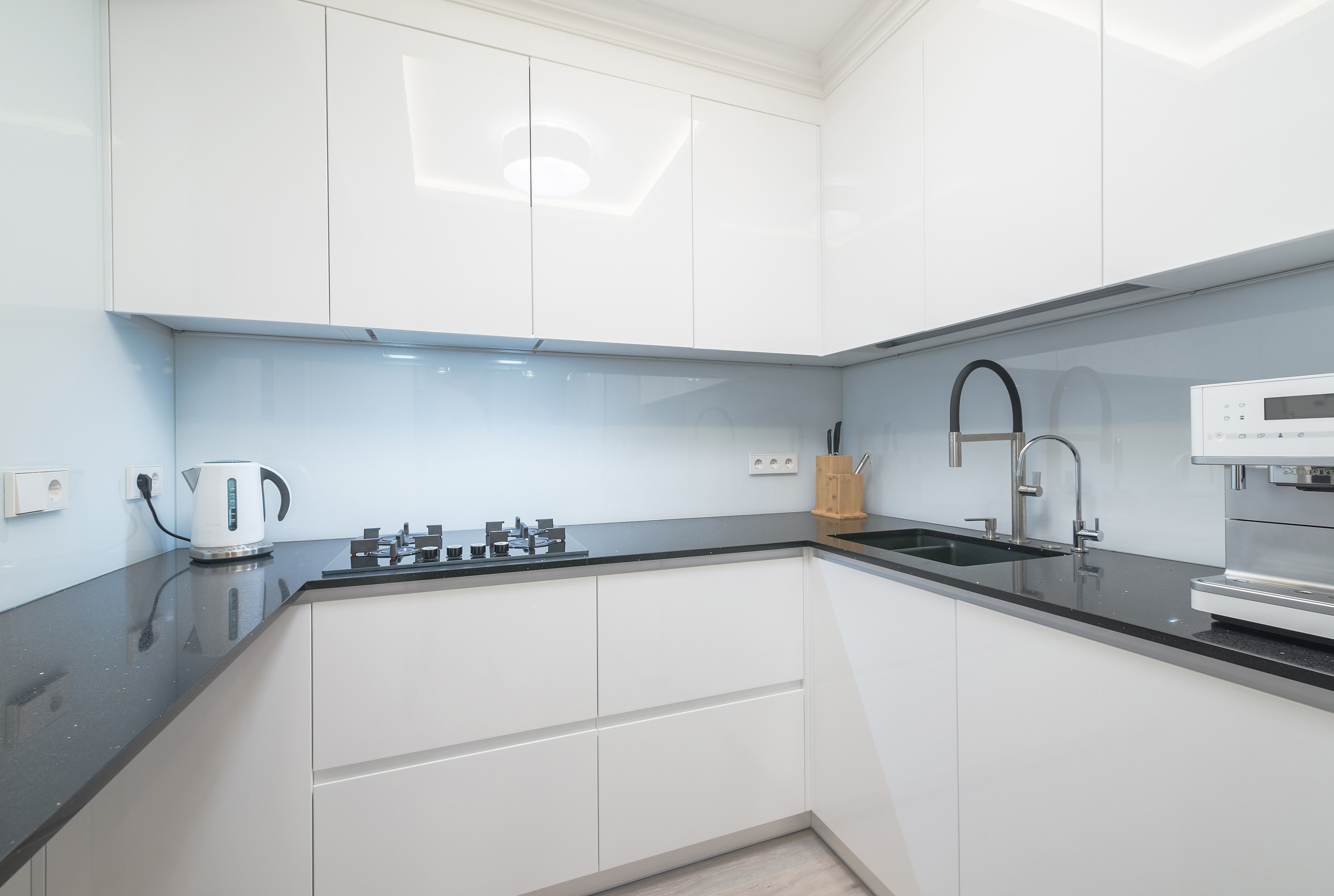 Flat. Fotogrāfs Rīgā. Gīmenes, individuālās un dažādu produktu fotosesijas