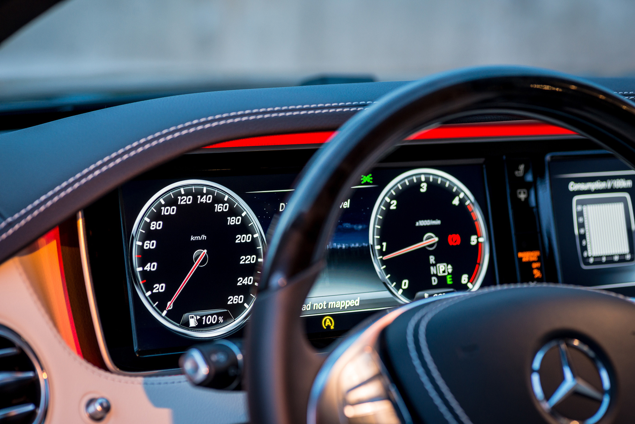 Mercedes S350. Fotogrāfs Rīgā. Gīmenes, individuālās un dažādu produktu fotosesijas