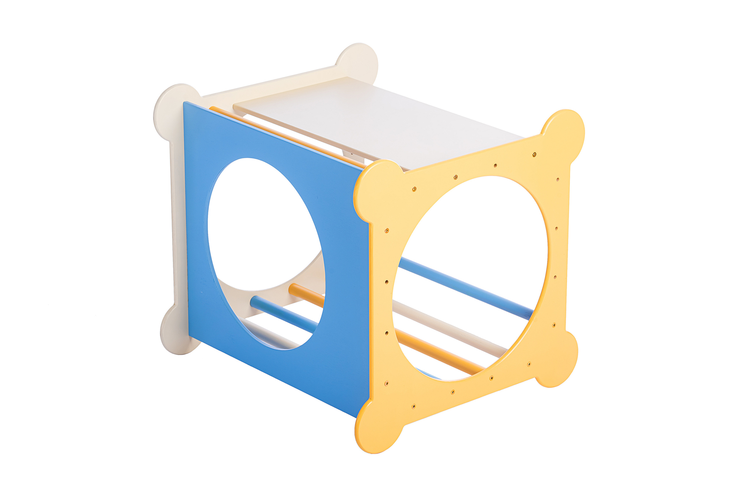 Fun C Gizmo Isolated. Fotogrāfs Rīgā. Gīmenes, individuālās un dažādu produktu fotosesijas