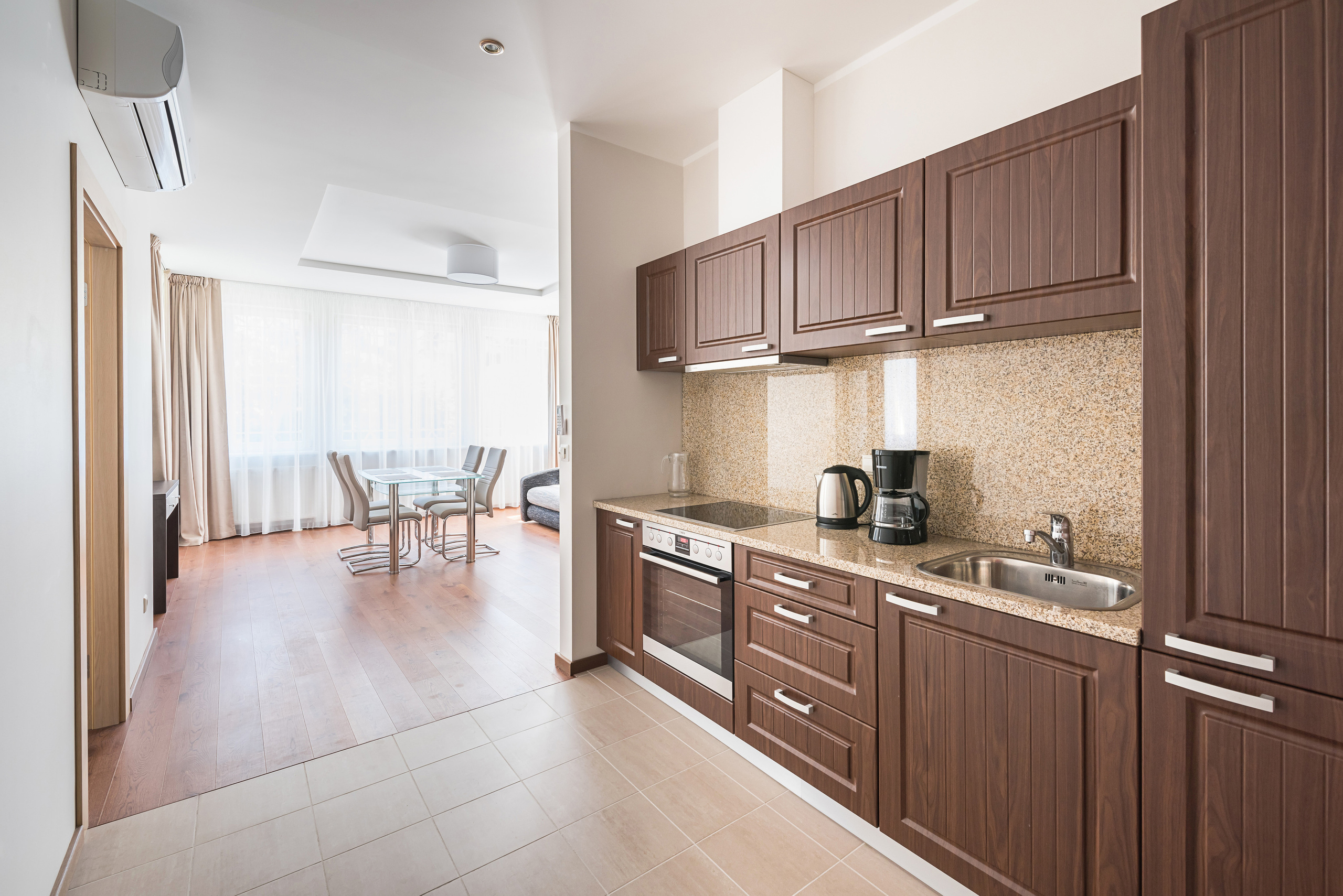 Apart Hotel — Black Pearl. Fotogrāfs Rīgā. Gīmenes, individuālās un dažādu produktu fotosesijas