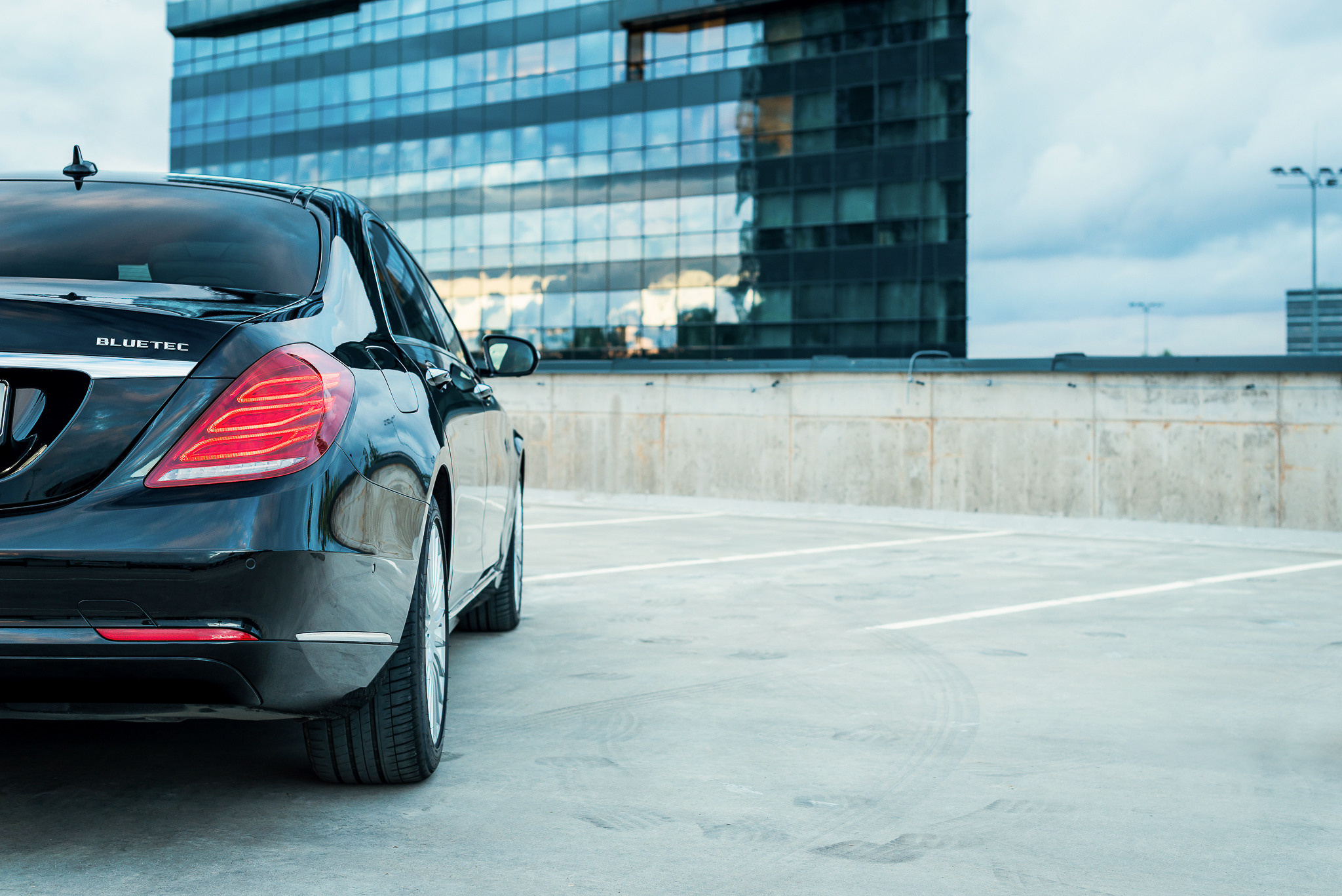 Mercedes S350. Fotogrāfs Rīgā. Gīmenes, individuālās un dažādu produktu fotosesijas