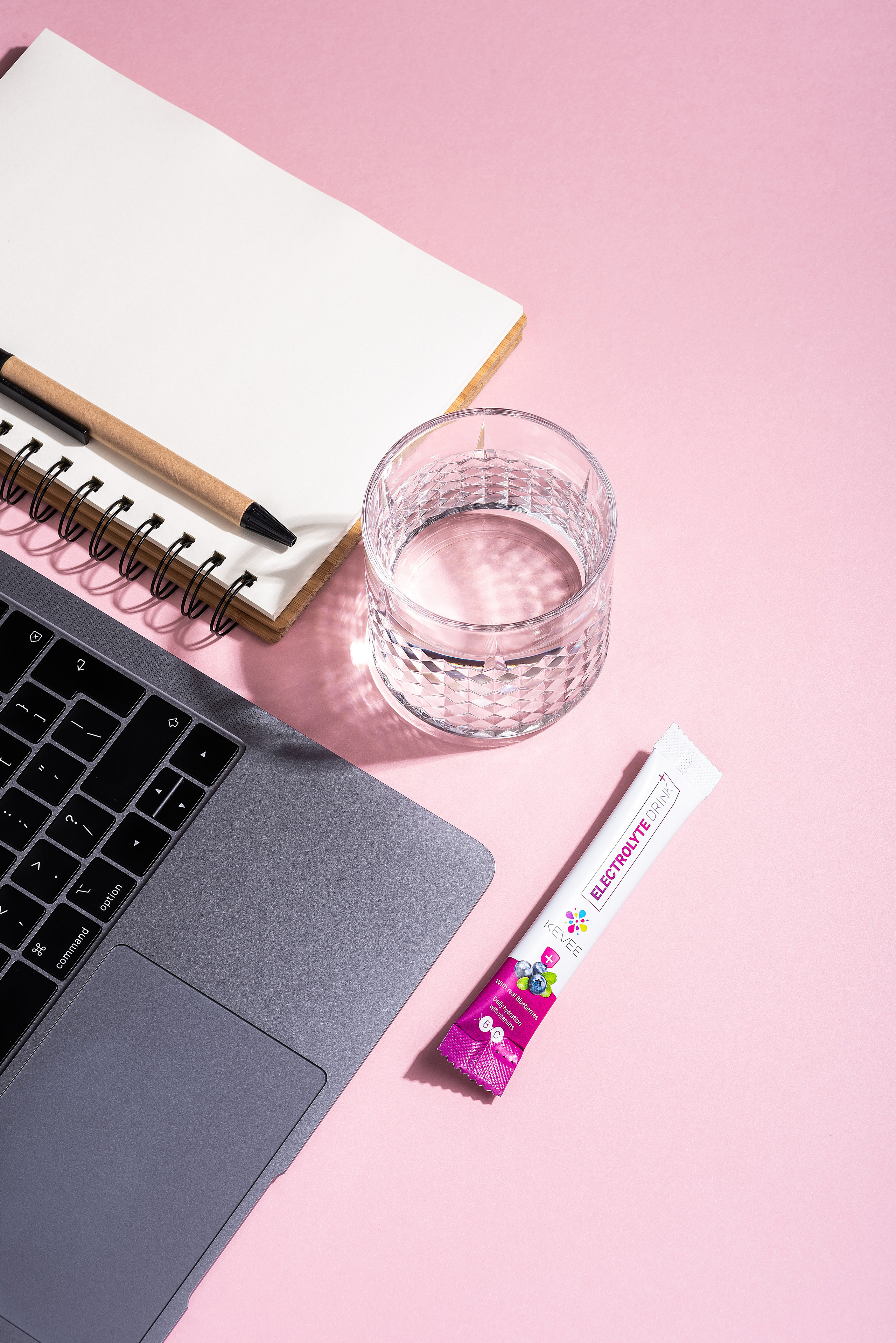 Kevee Drinks. Fotogrāfs Rīgā. Gīmenes, individuālās un dažādu produktu fotosesijas