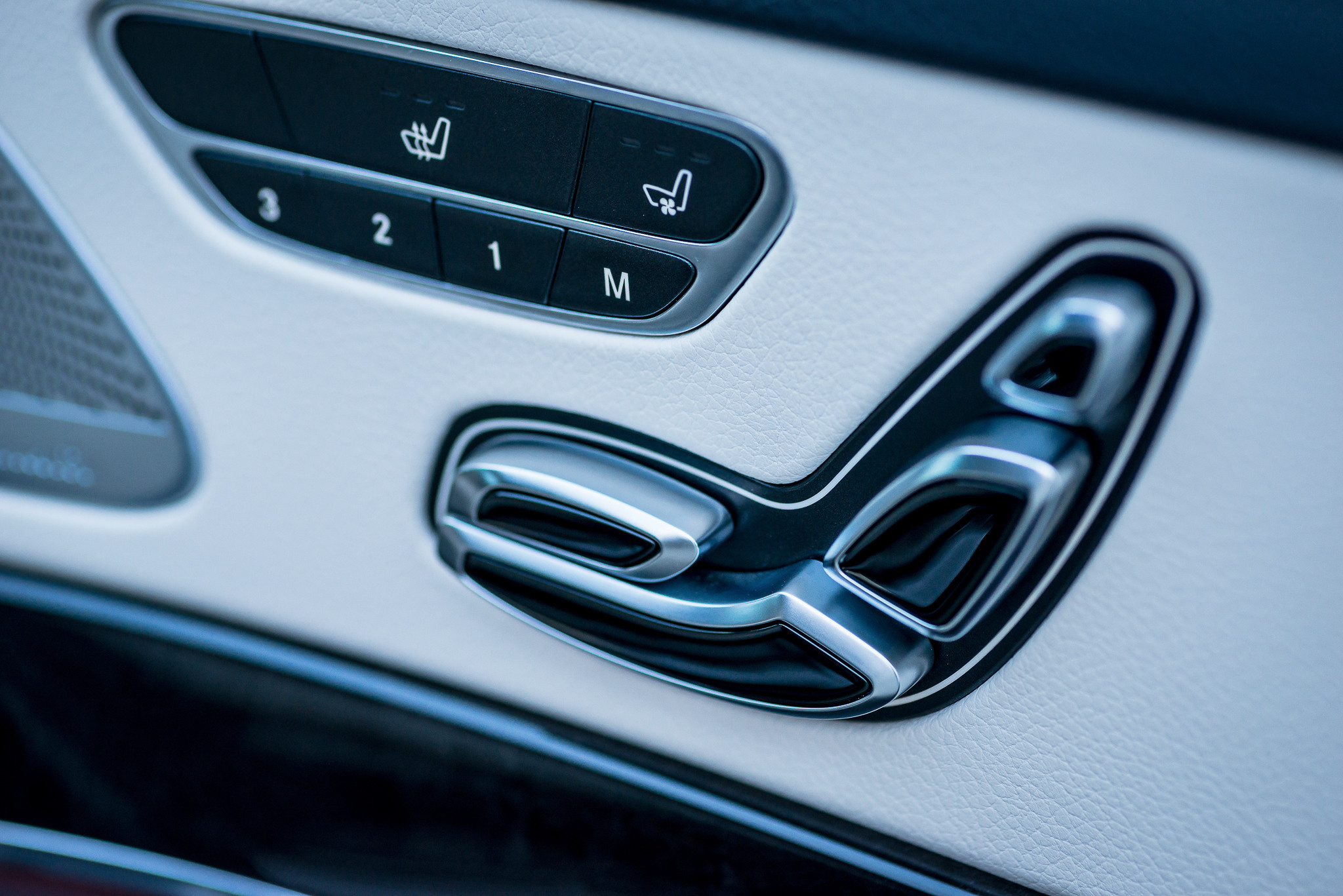 Mercedes S350. Fotogrāfs Rīgā. Gīmenes, individuālās un dažādu produktu fotosesijas