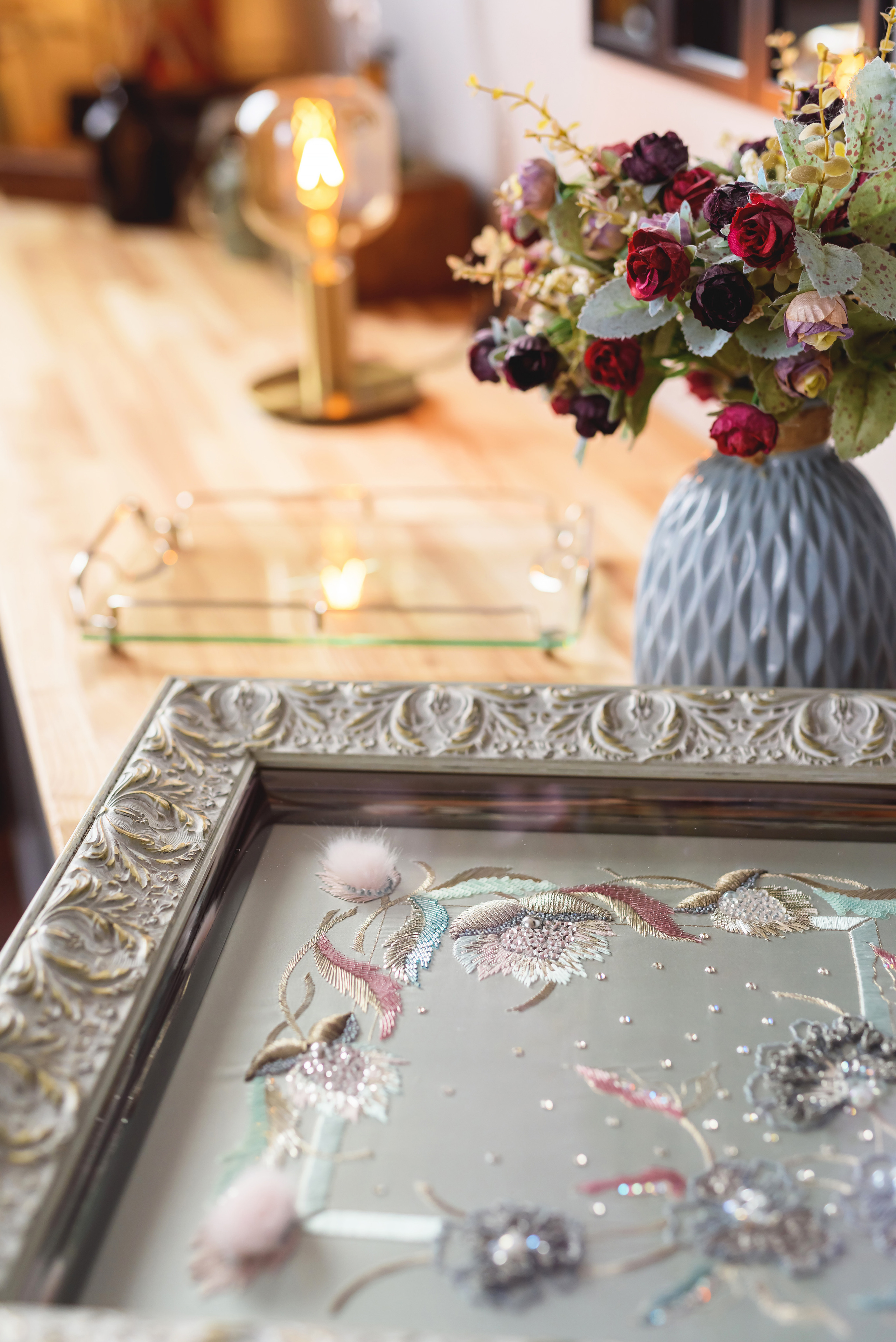 Embroidery of Inga Marita School. Fotogrāfs Rīgā. Gīmenes, individuālās un dažādu produktu fotosesijas