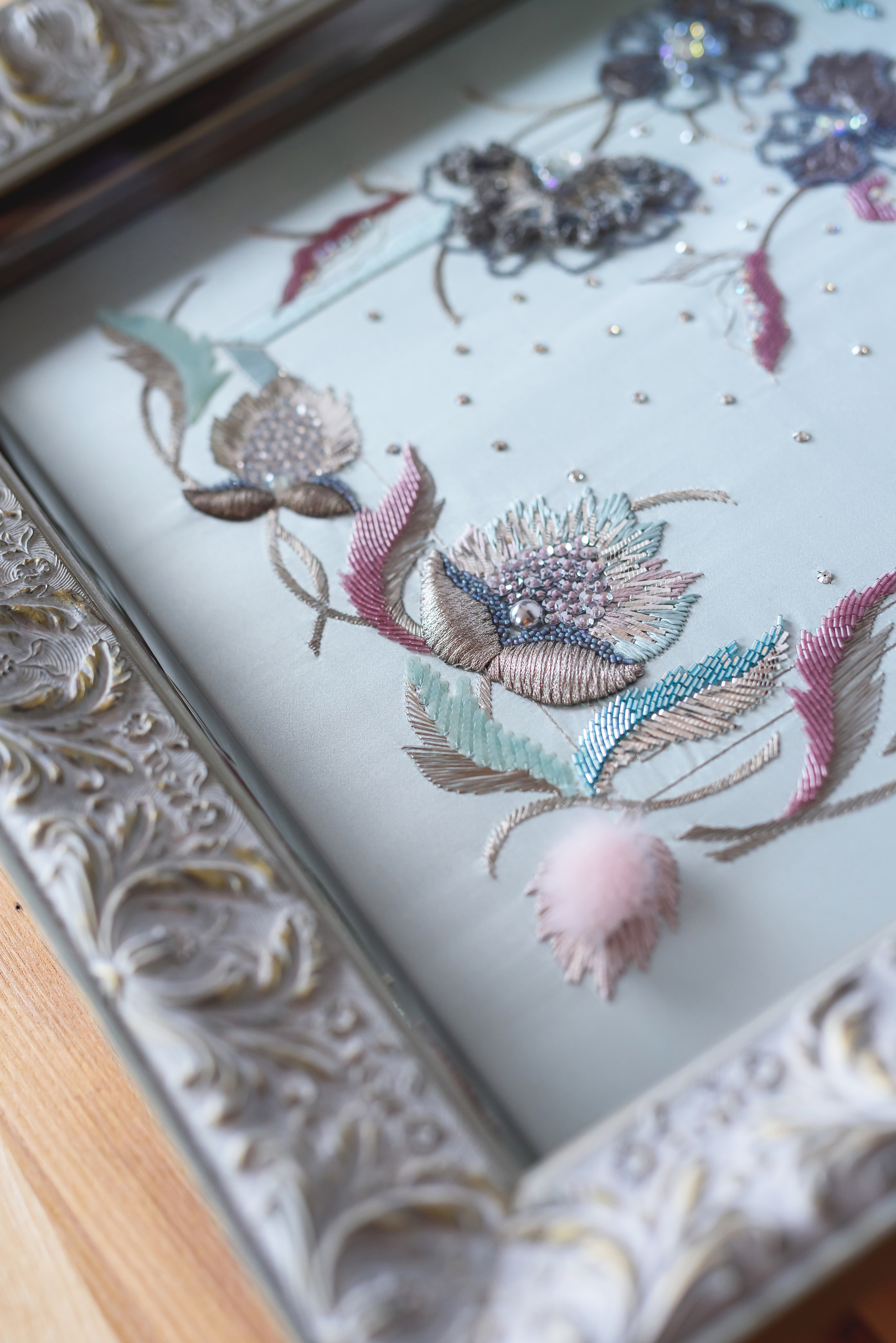 Embroidery of Inga Marita School. Fotogrāfs Rīgā. Gīmenes, individuālās un dažādu produktu fotosesijas