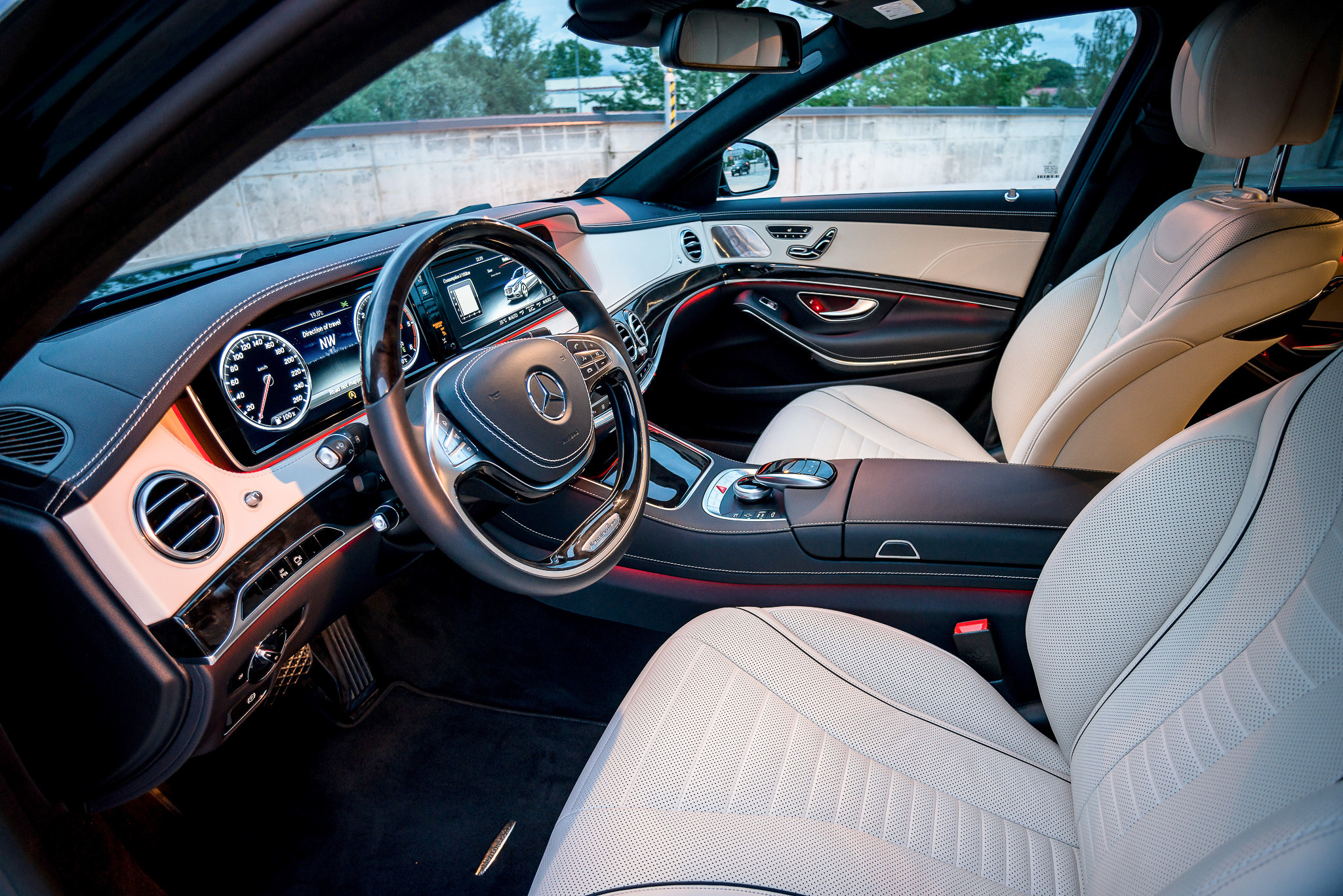 Mercedes S350. Fotogrāfs Rīgā. Gīmenes, individuālās un dažādu produktu fotosesijas