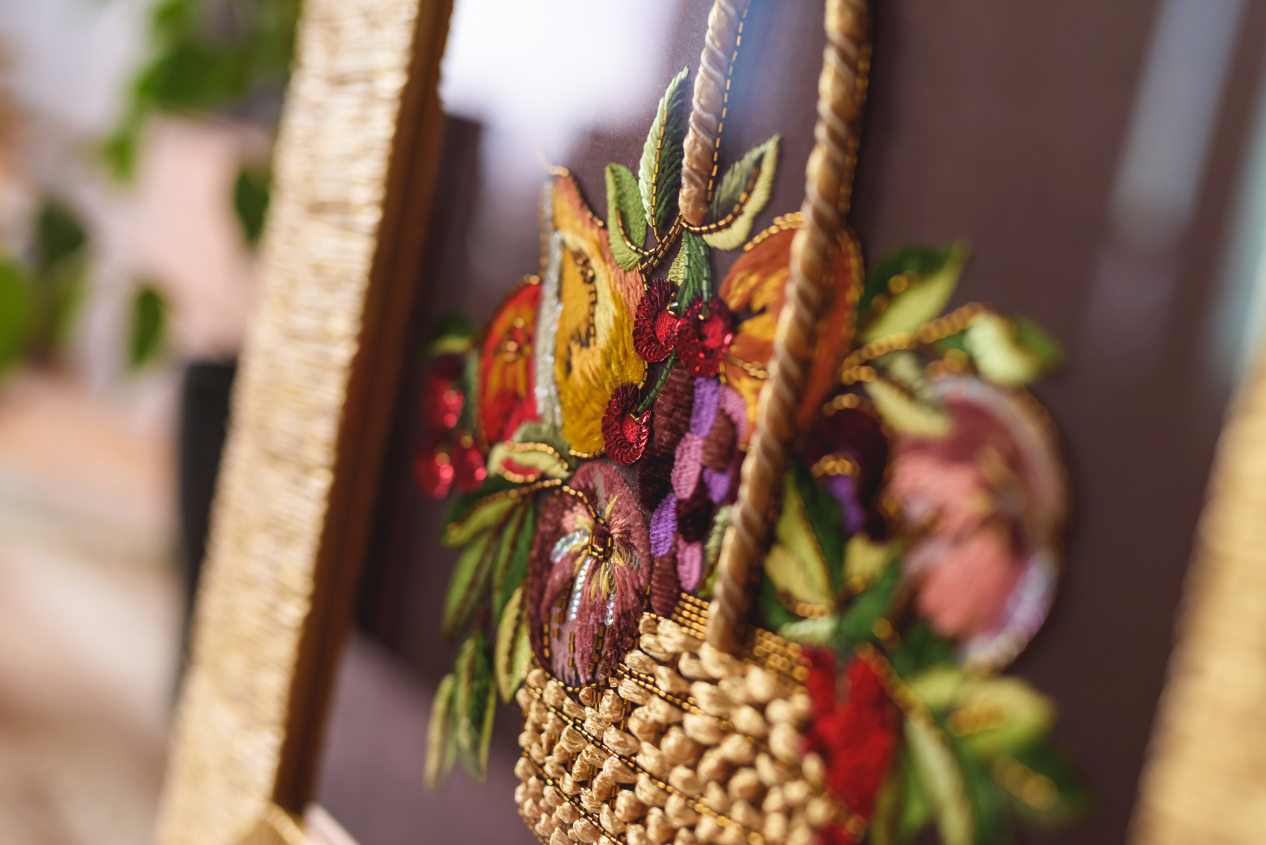 Embroidery of Inga Marita School. Fotogrāfs Rīgā. Gīmenes, individuālās un dažādu produktu fotosesijas
