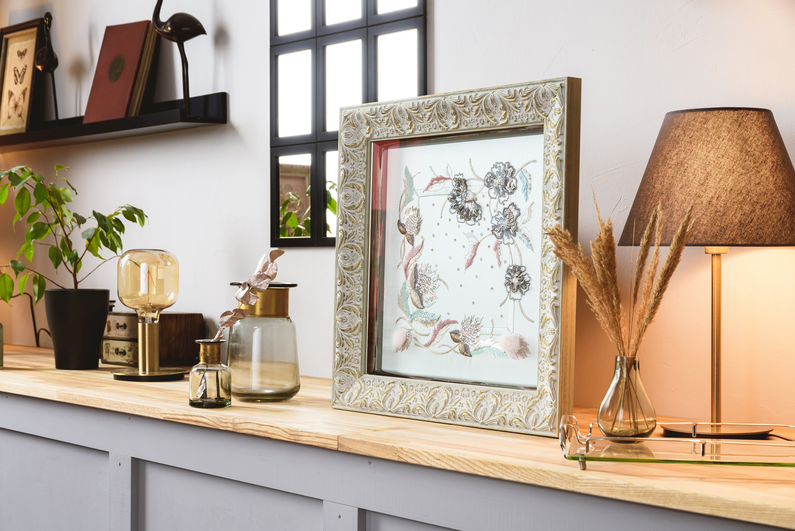 Embroidery of Inga Marita School. Fotogrāfs Rīgā. Gīmenes, individuālās un dažādu produktu fotosesijas