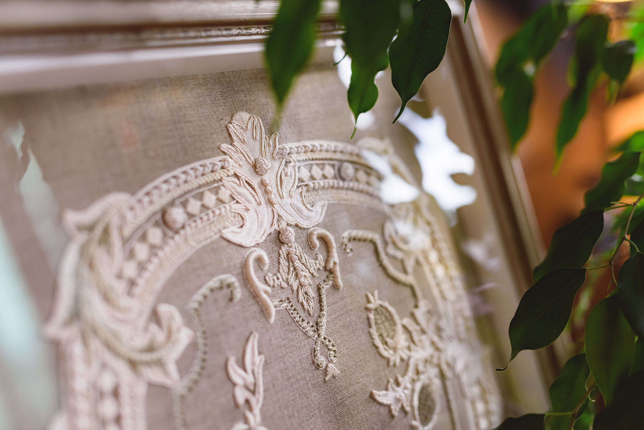 Embroidery of Inga Marita School. Fotogrāfs Rīgā. Gīmenes, individuālās un dažādu produktu fotosesijas