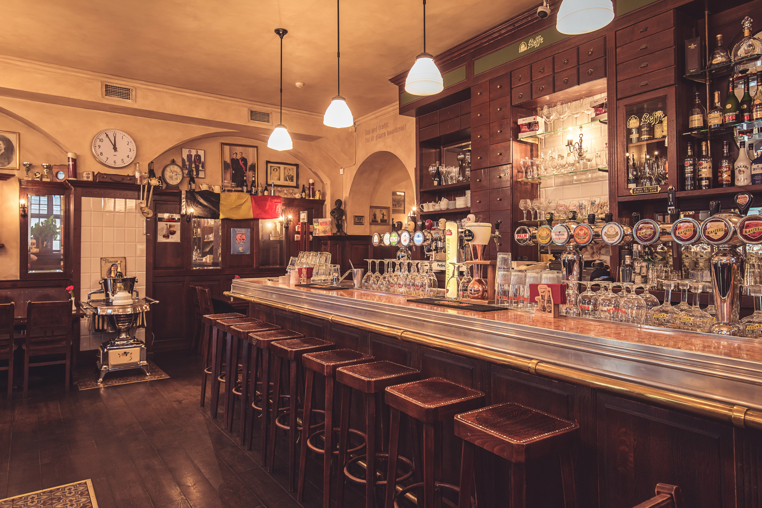 Bon ViVant Beer Pub. Fotogrāfs Rīgā. Gīmenes, individuālās un dažādu produktu fotosesijas