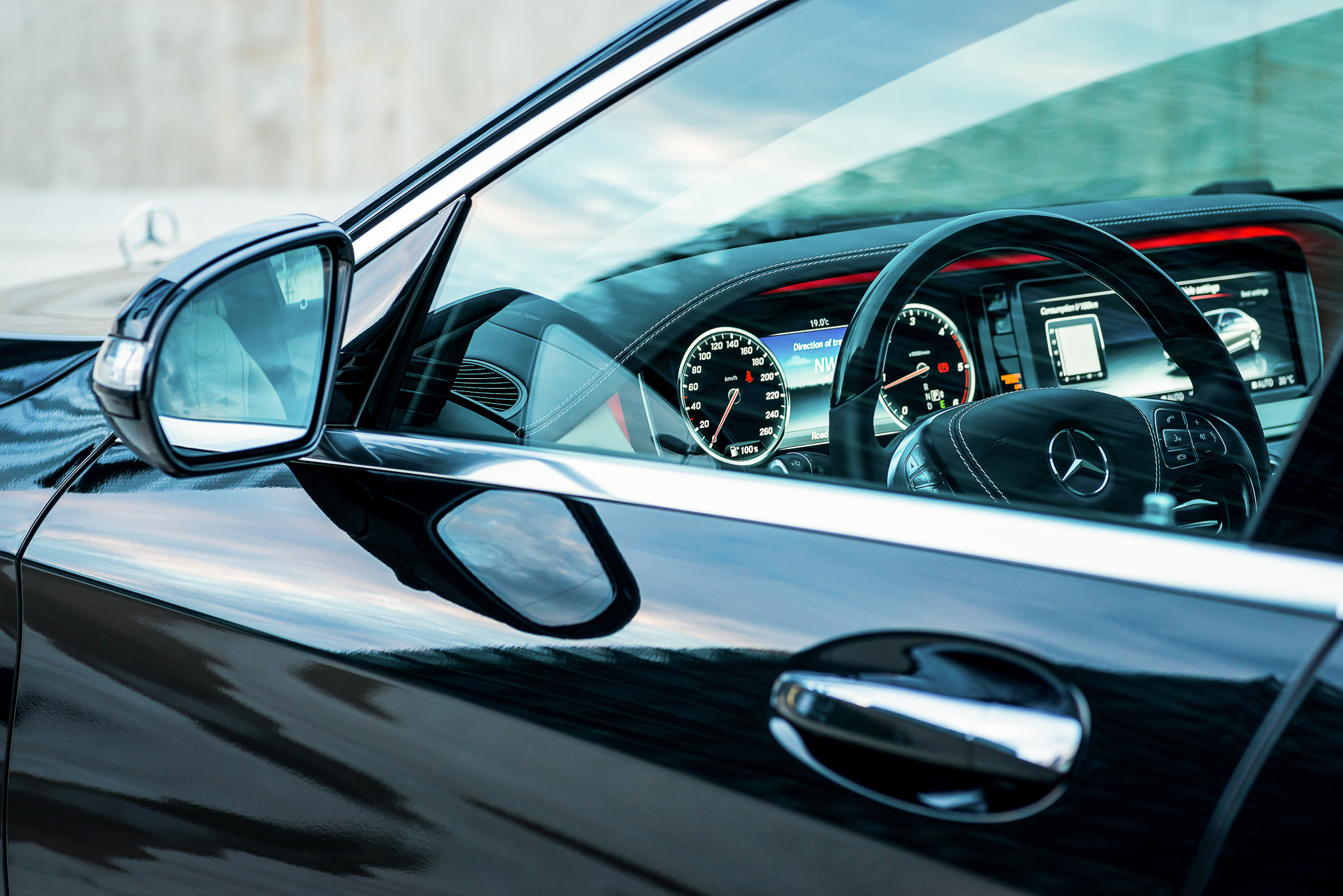 Mercedes S350. Fotogrāfs Rīgā. Gīmenes, individuālās un dažādu produktu fotosesijas