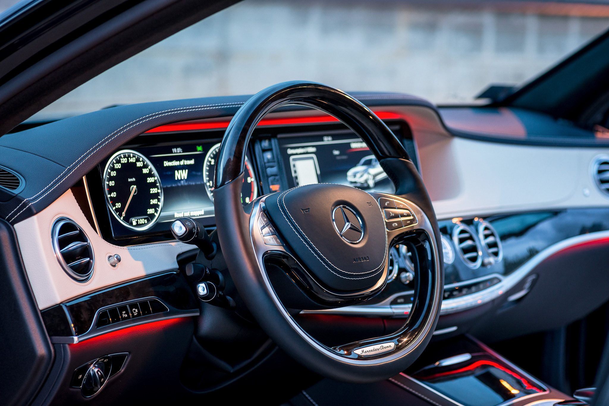 Mercedes S350. Fotogrāfs Rīgā. Gīmenes, individuālās un dažādu produktu fotosesijas