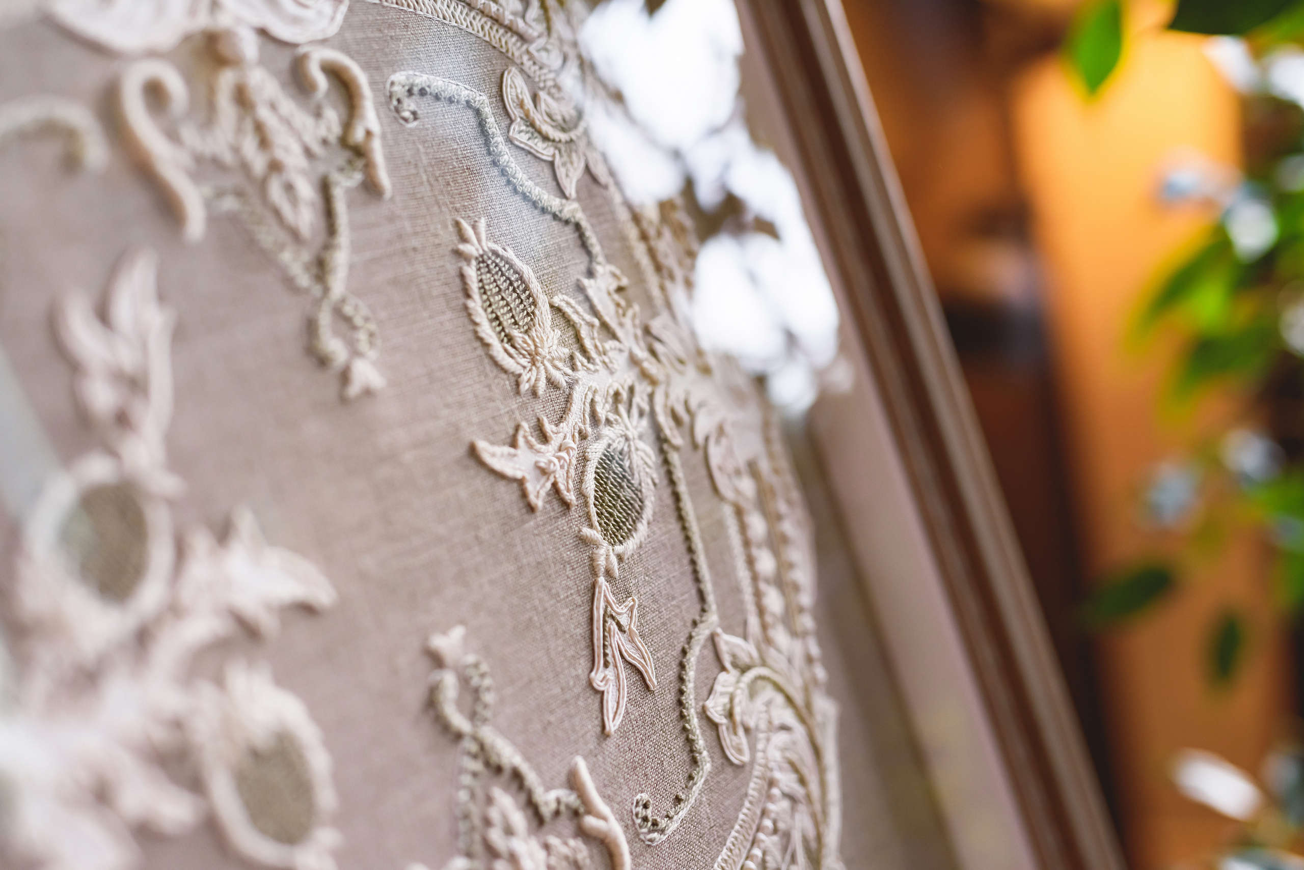 Embroidery of Inga Marita School. Fotogrāfs Rīgā. Gīmenes, individuālās un dažādu produktu fotosesijas