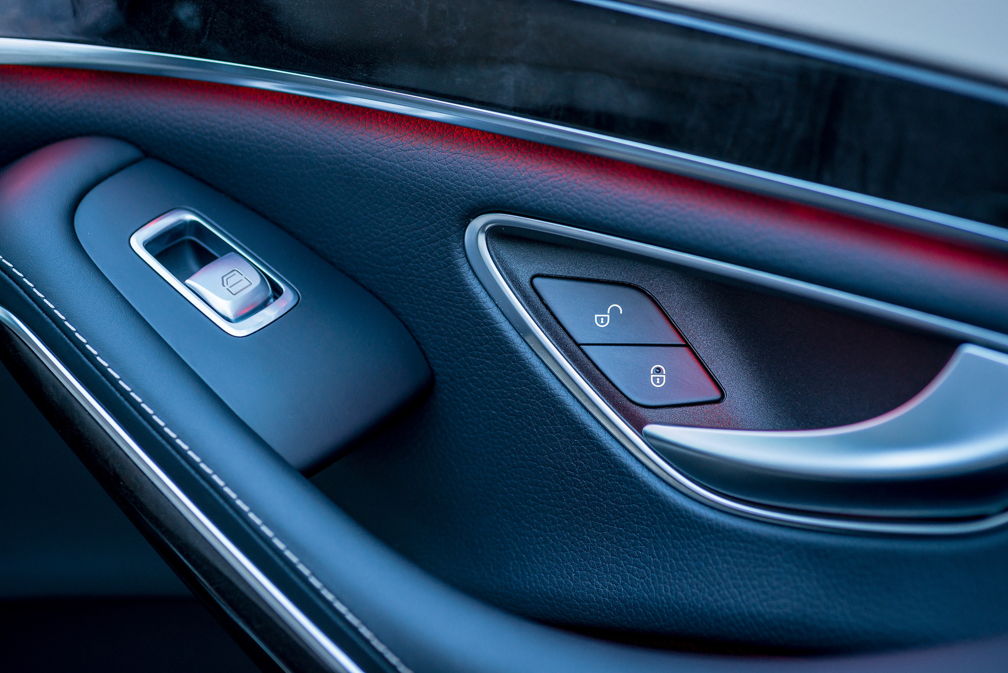 Mercedes S350. Fotogrāfs Rīgā. Gīmenes, individuālās un dažādu produktu fotosesijas