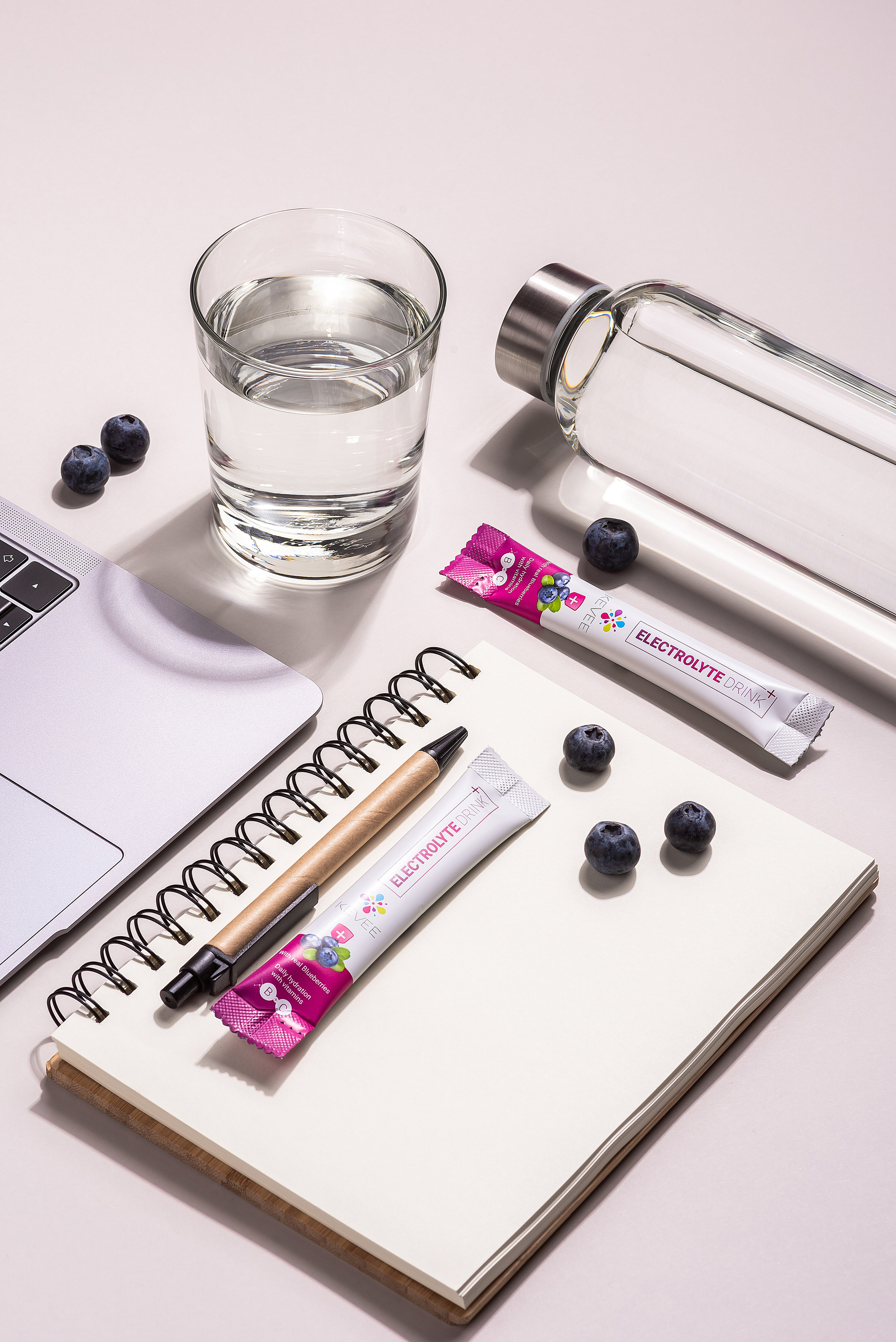 Kevee Drinks. Fotogrāfs Rīgā. Gīmenes, individuālās un dažādu produktu fotosesijas