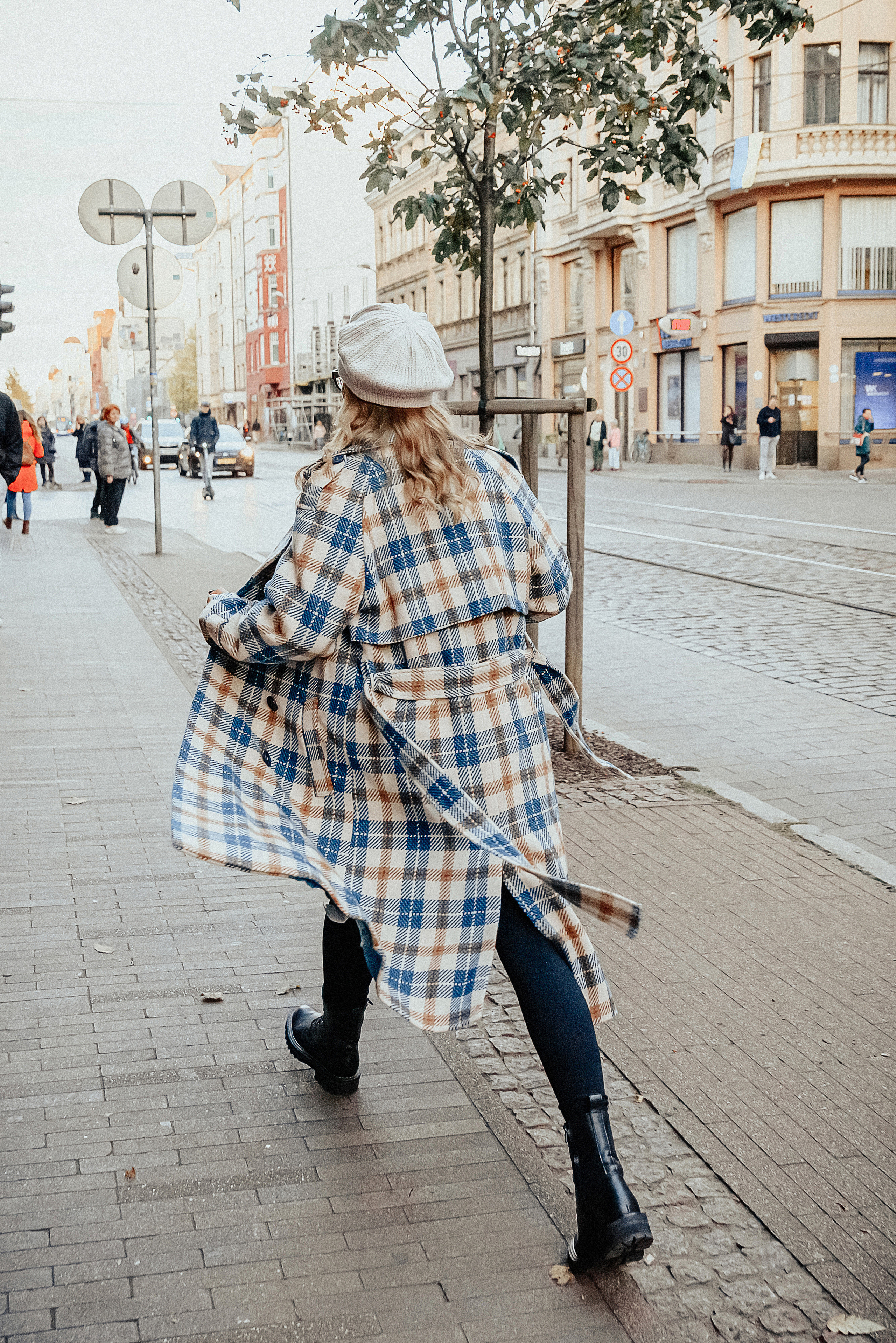 Nataly — Autumn. Fotogrāfs Rīgā. Gīmenes, individuālās un dažādu produktu fotosesijas
