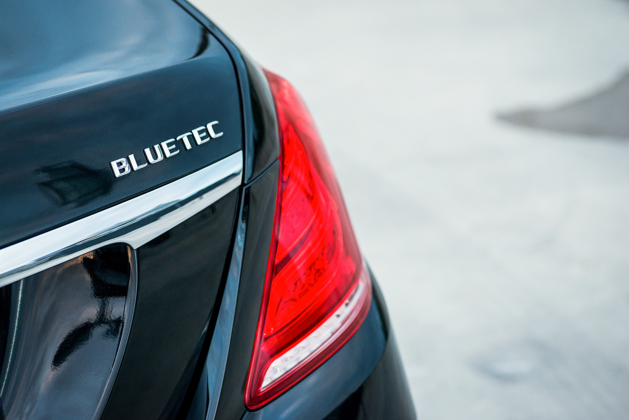 Mercedes S350. Fotogrāfs Rīgā. Gīmenes, individuālās un dažādu produktu fotosesijas