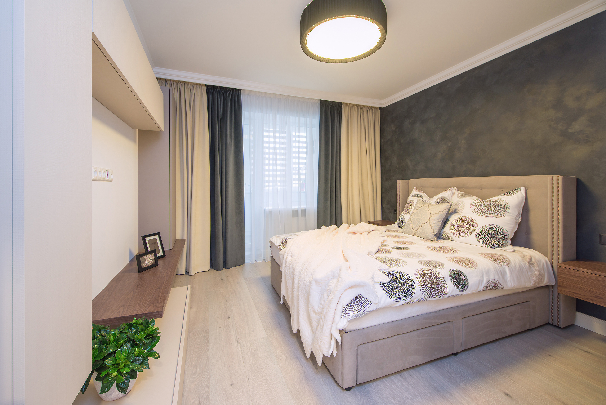 Flat. Fotogrāfs Rīgā. Gīmenes, individuālās un dažādu produktu fotosesijas