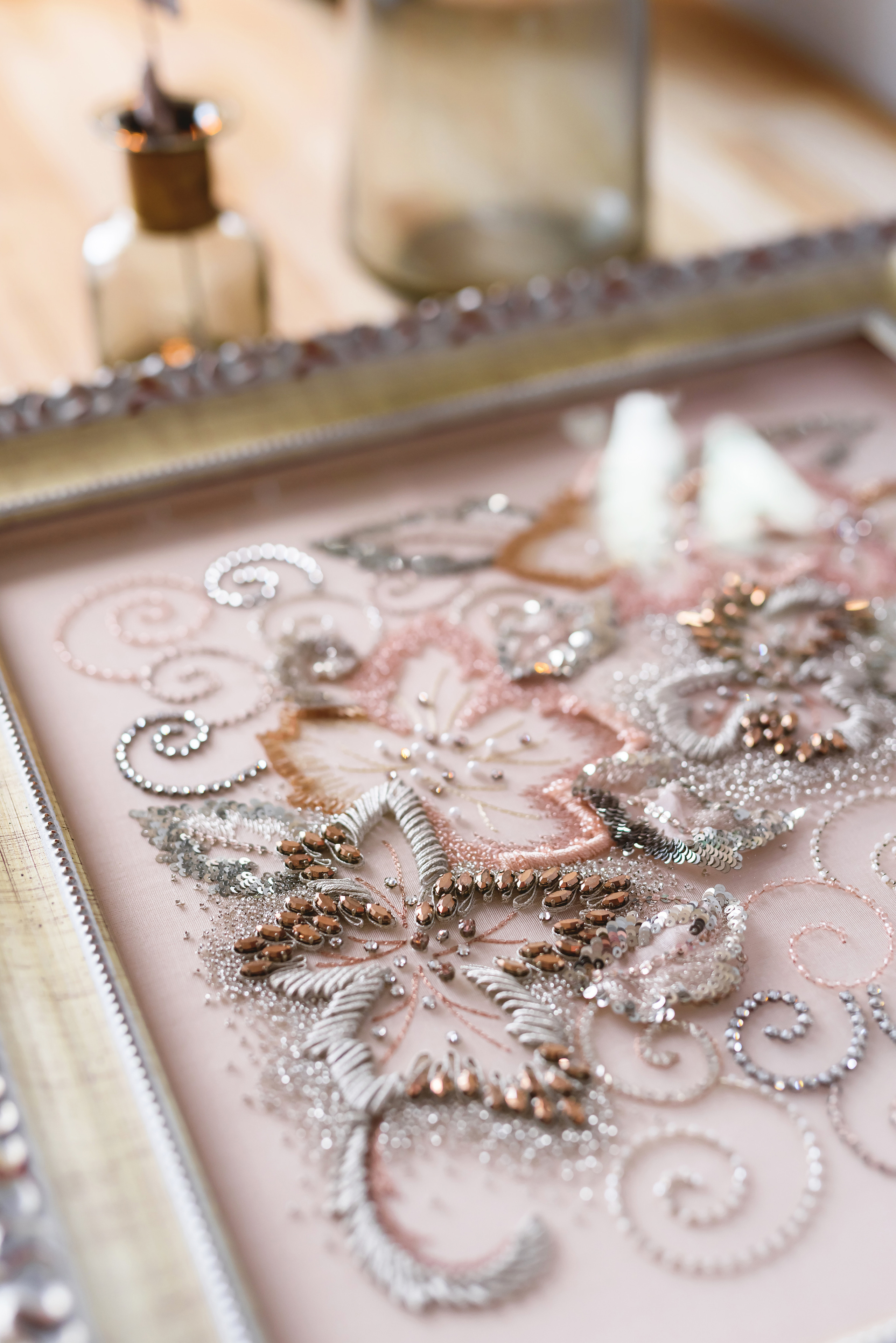 Embroidery of Inga Marita School. Fotogrāfs Rīgā. Gīmenes, individuālās un dažādu produktu fotosesijas