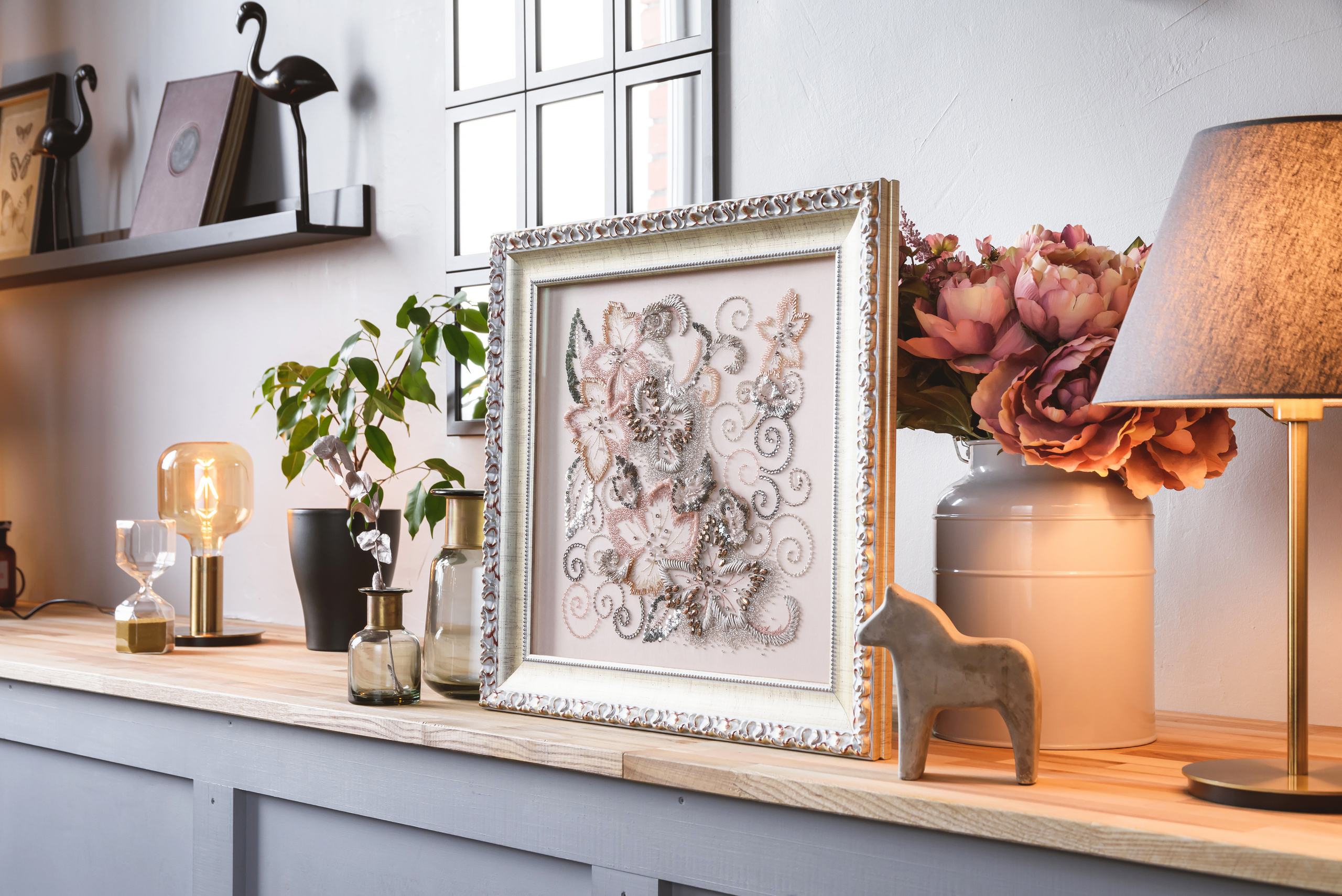 Embroidery of Inga Marita School. Fotogrāfs Rīgā. Gīmenes, individuālās un dažādu produktu fotosesijas