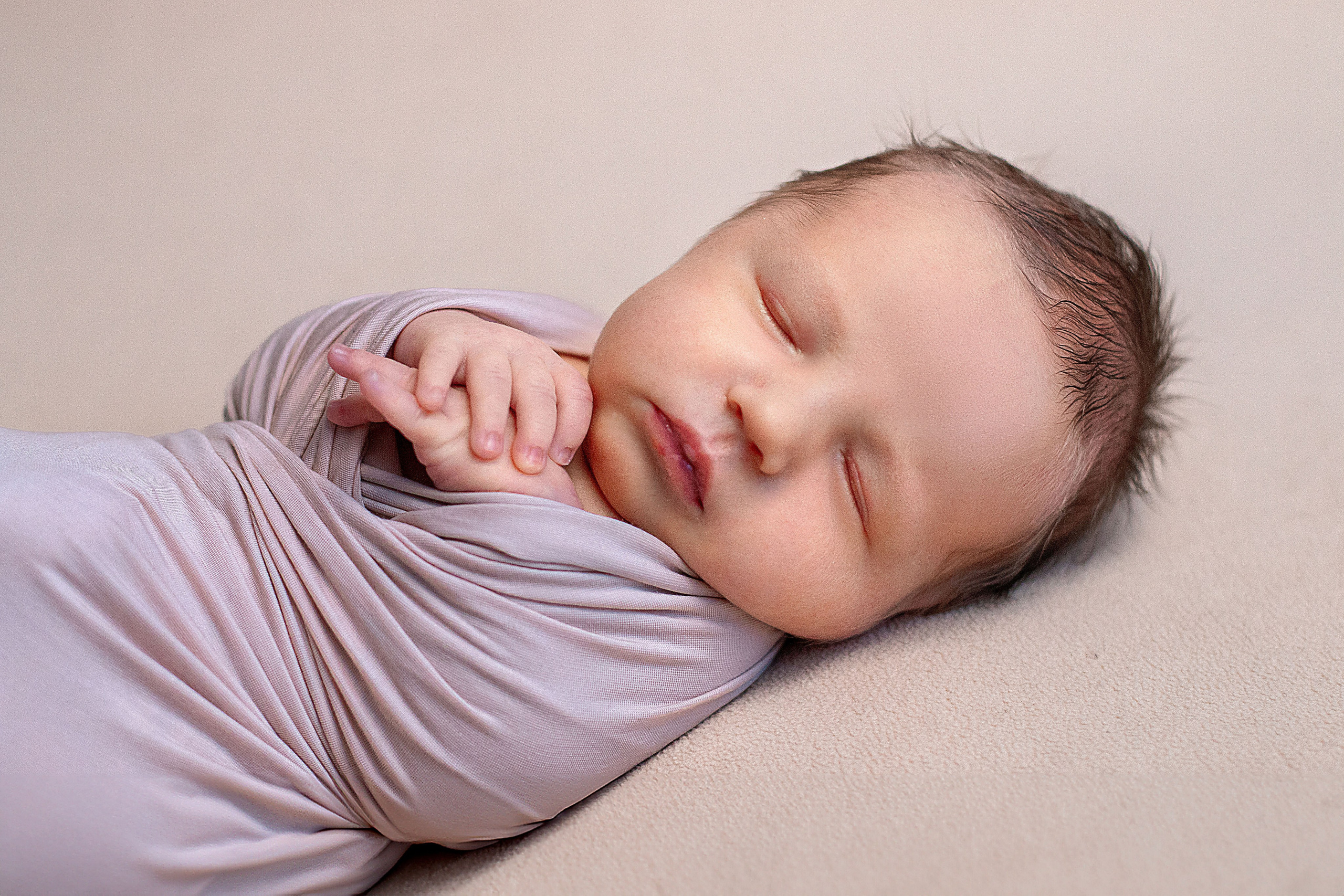 Newborn классическая. Детский и семейный фотограф в г. Бельцы