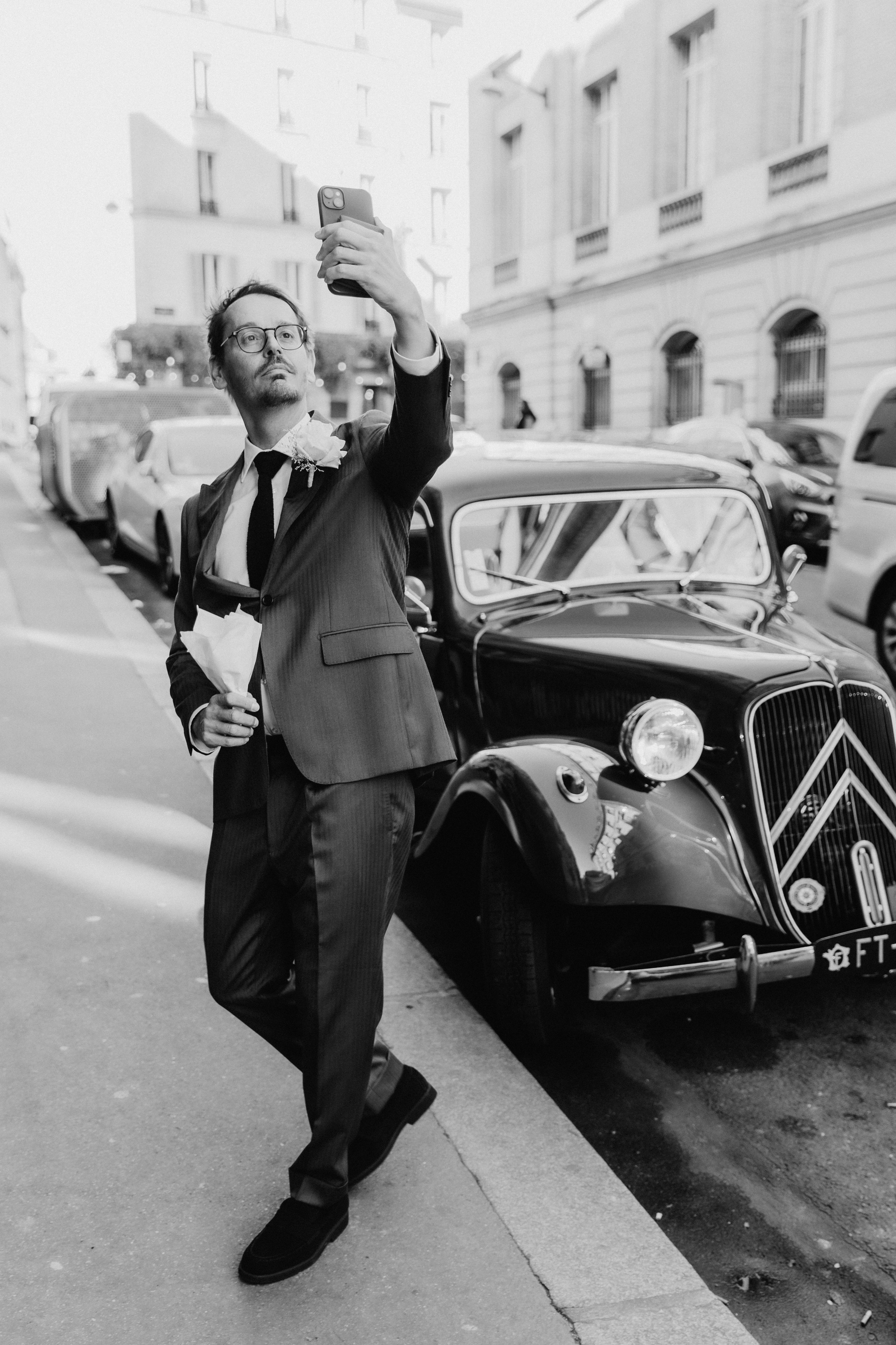 Suzi & Alex | Paris Wedding with a Vintage Car. Paris Wedding Photographer