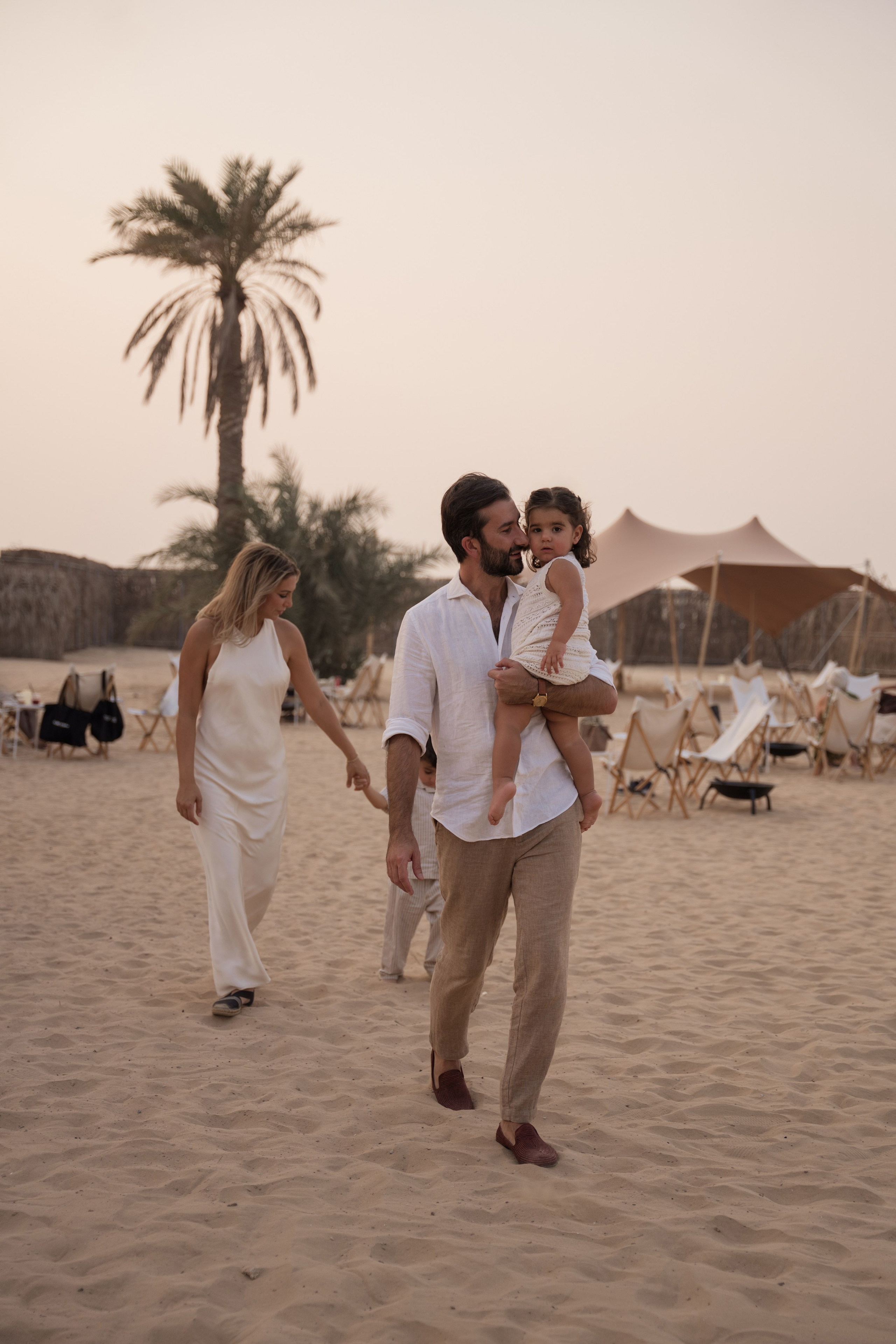 Sun, sand & family. Angela Iakovleva — Family Photographer in Dubai